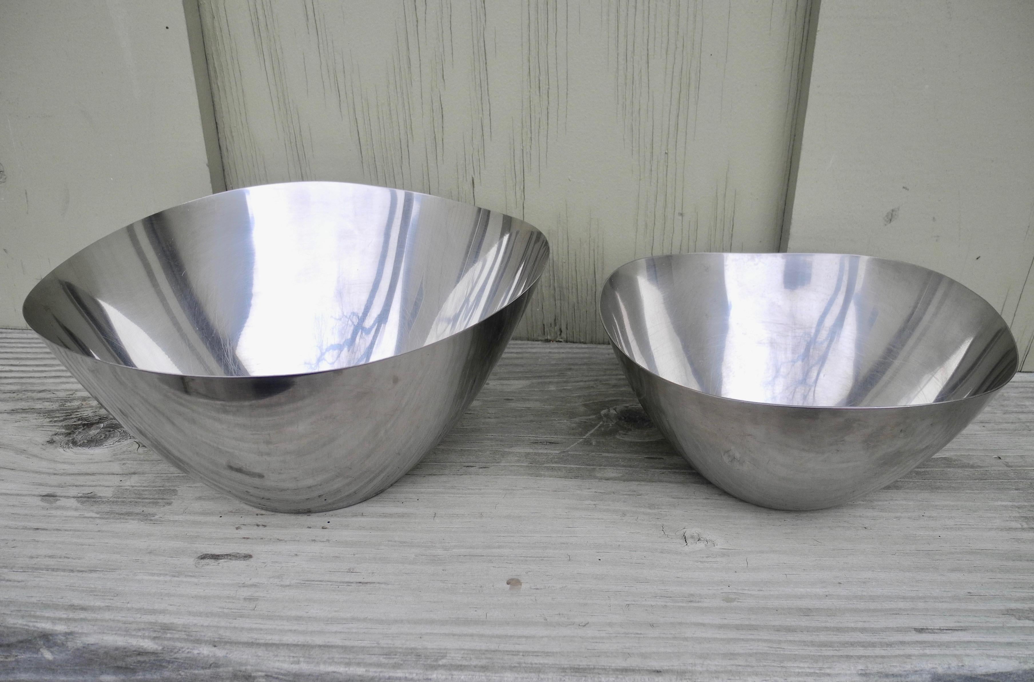 Pair of Vintage Stelton Stainless Steel Modern Design Sculptural Bowls, Denmark In Good Condition For Sale In Hudson, NY