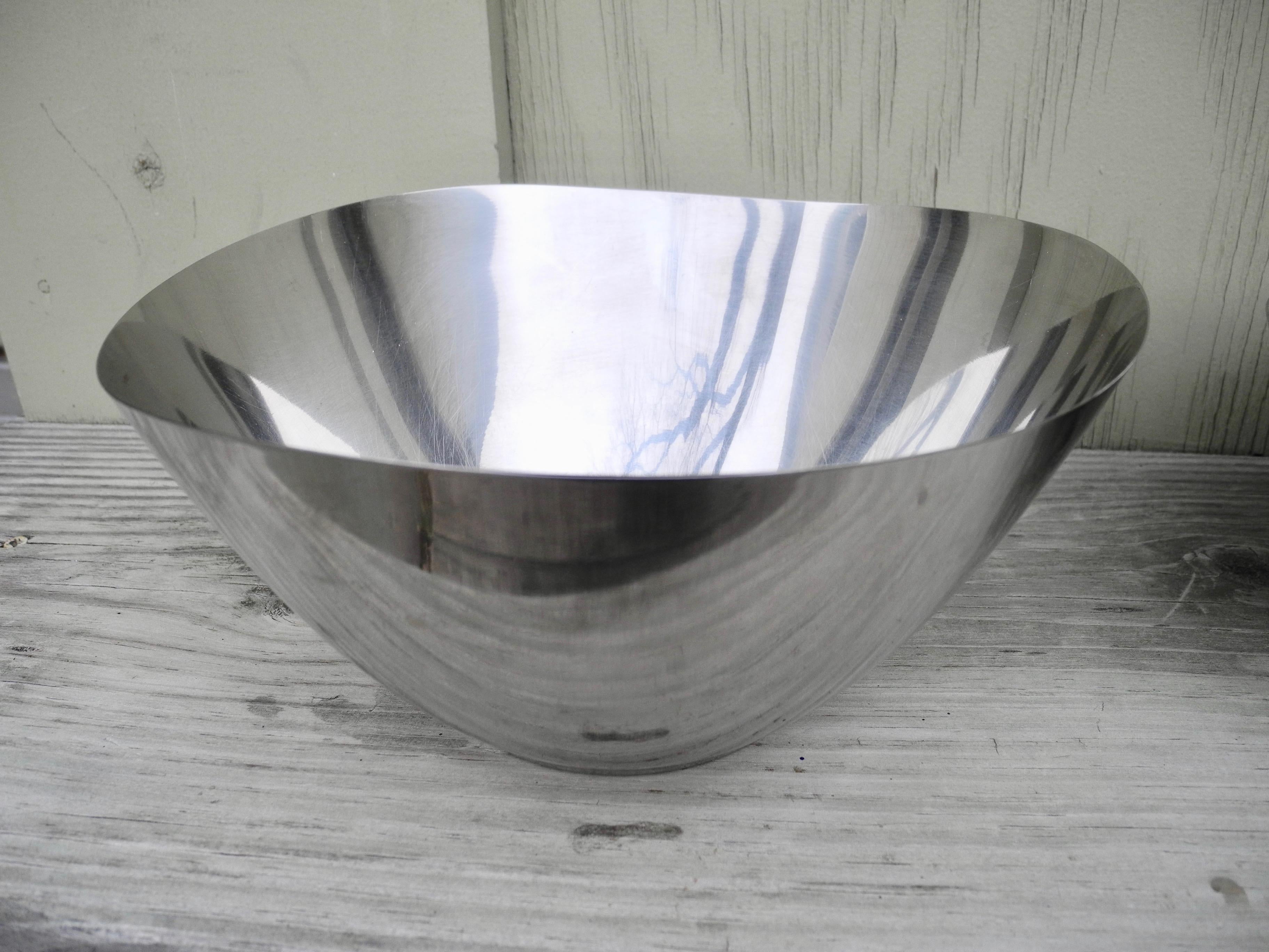 20th Century Pair of Vintage Stelton Stainless Steel Modern Design Sculptural Bowls, Denmark For Sale
