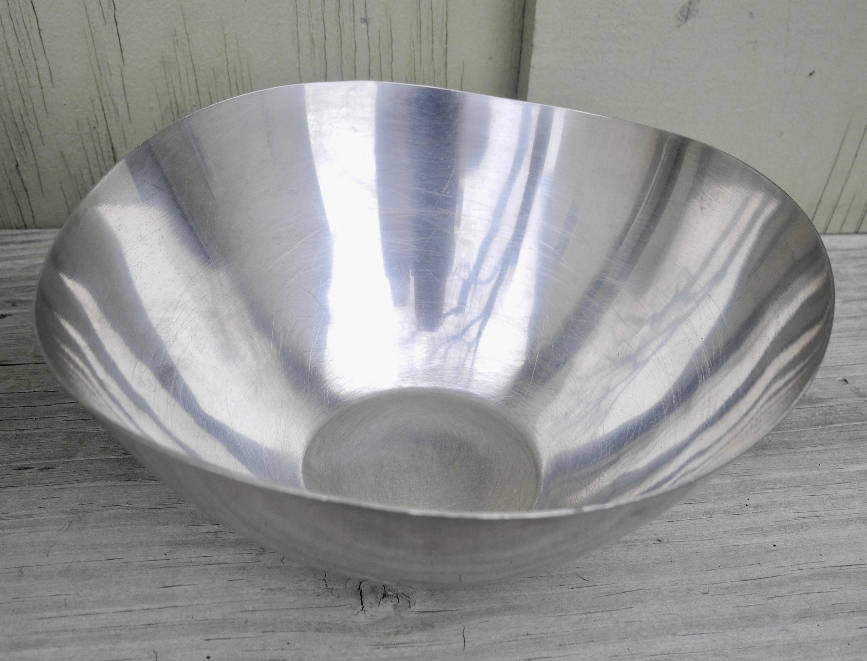 Pair of Vintage Stelton Stainless Steel Modern Design Sculptural Bowls, Denmark For Sale 2