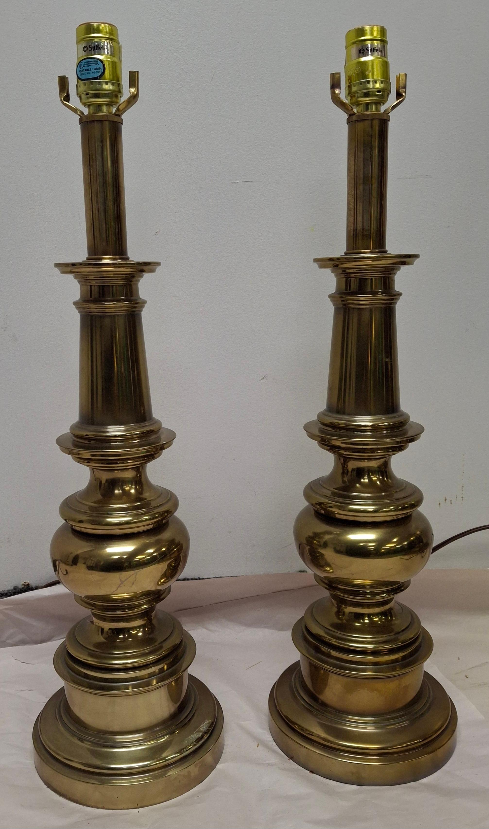 Mid-Century Modern Paire de lampes de table vintage en laiton Stiffel en vente