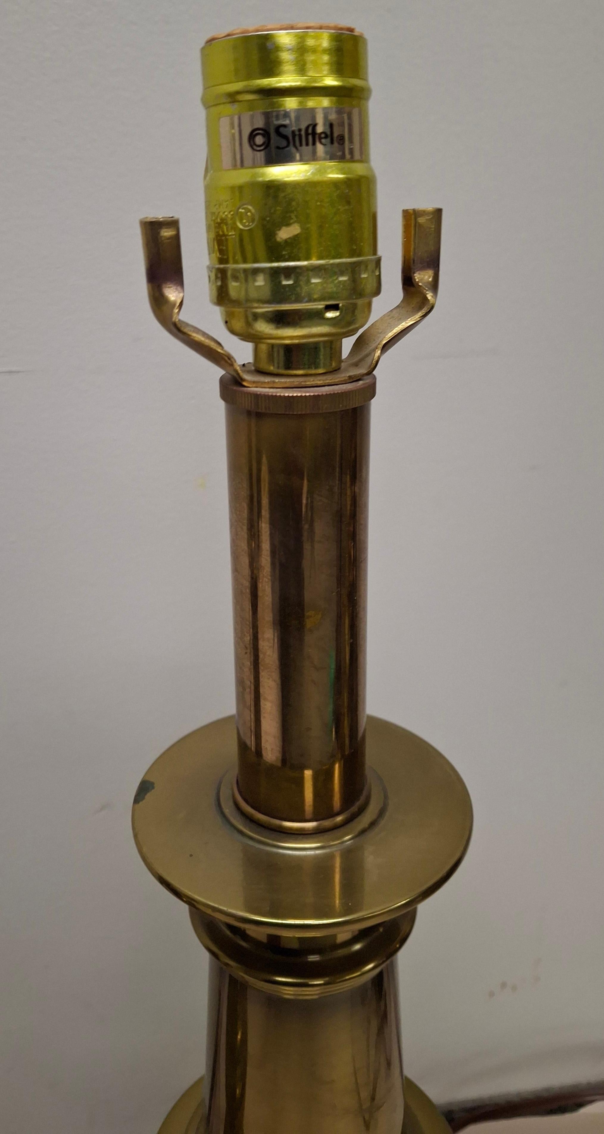 20ième siècle Paire de lampes de table vintage en laiton Stiffel en vente