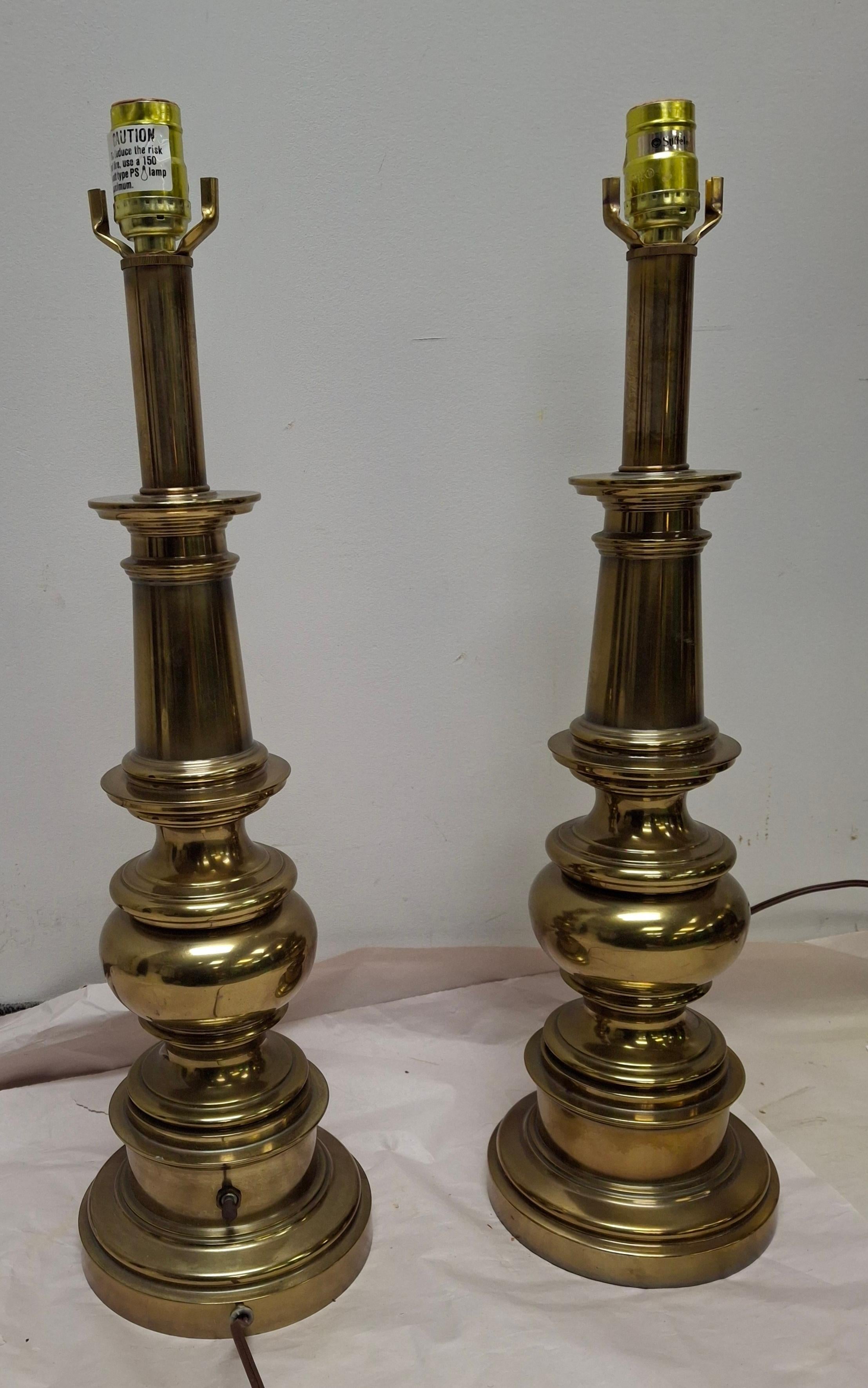 Paire de lampes de table vintage en laiton Stiffel en vente 1