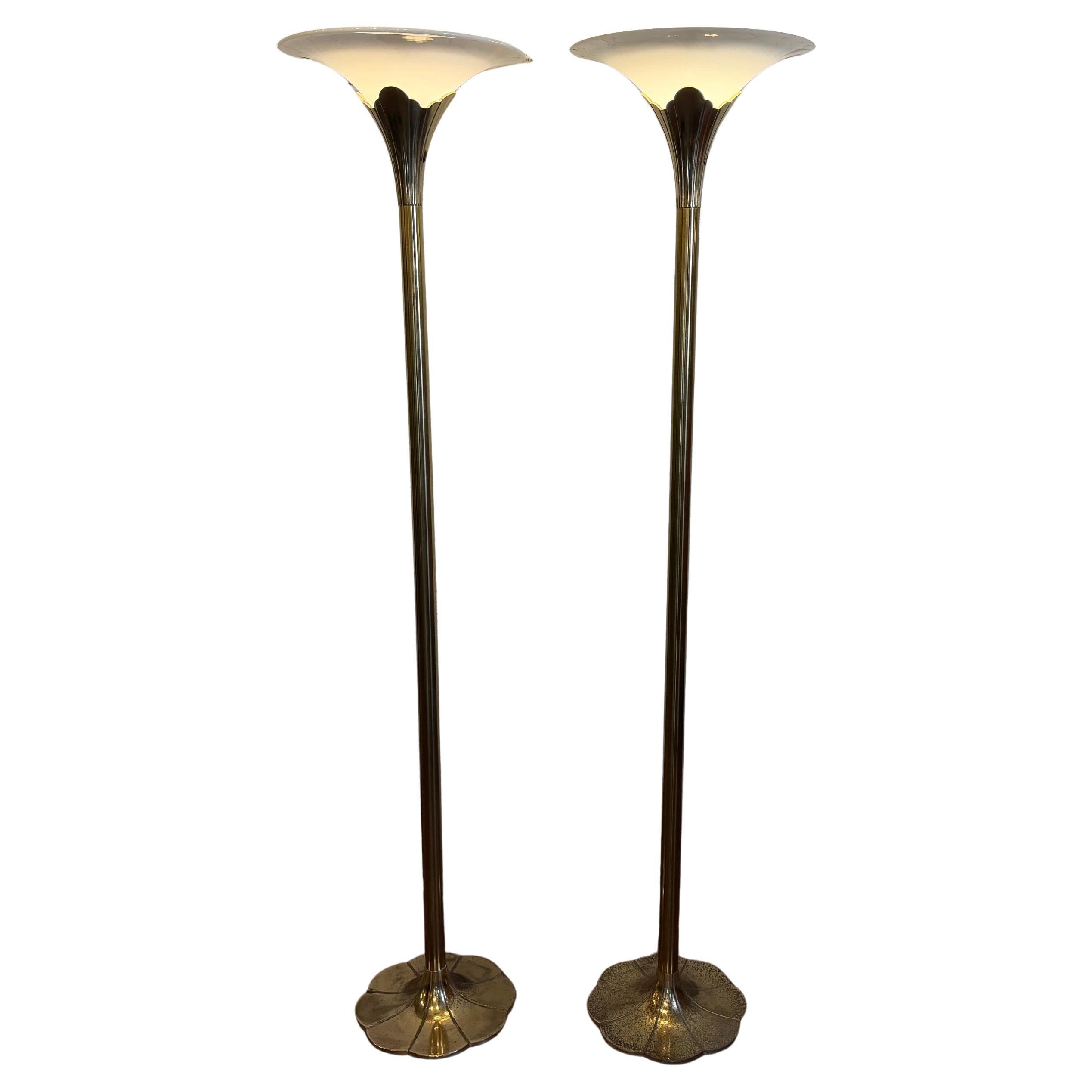 Coppia di lampade da terra a tulipano in ottone Stiffel d'epoca