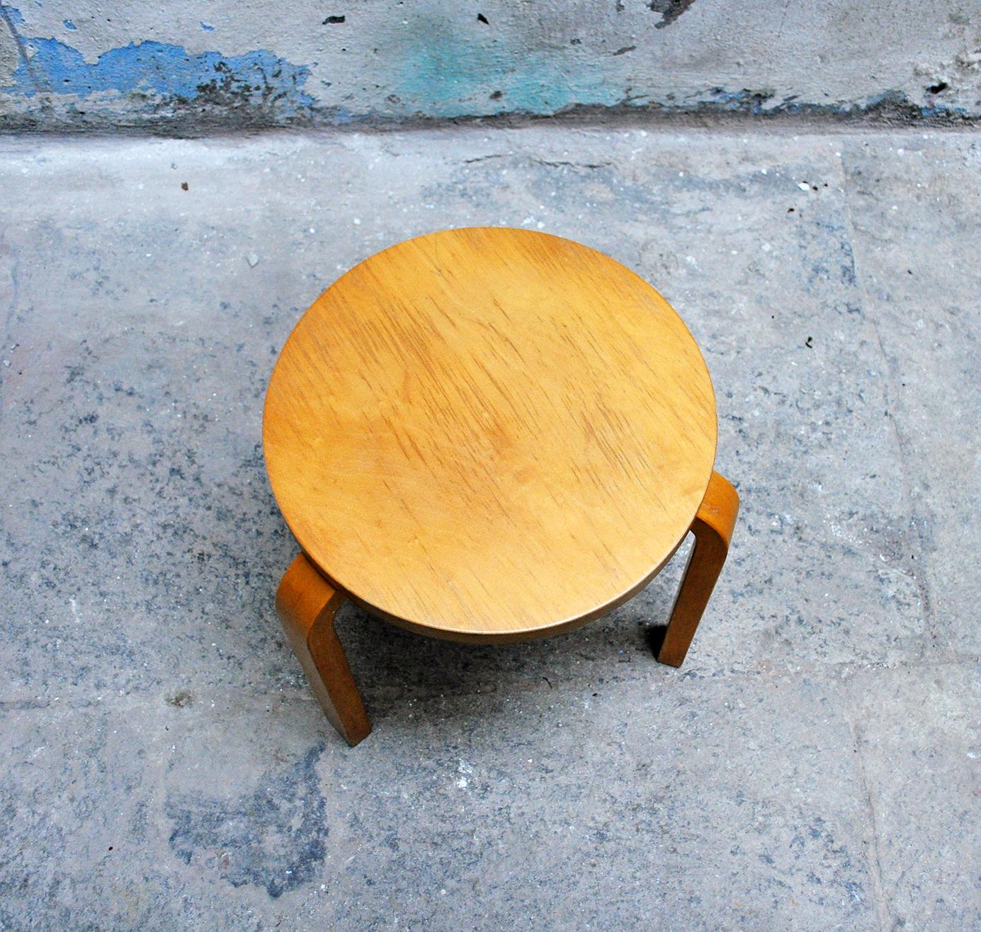 Pair of Vintage Stool, Model No. E60 by Alvar Aalto for Artek, 1960s In Good Condition For Sale In Torino, Italy