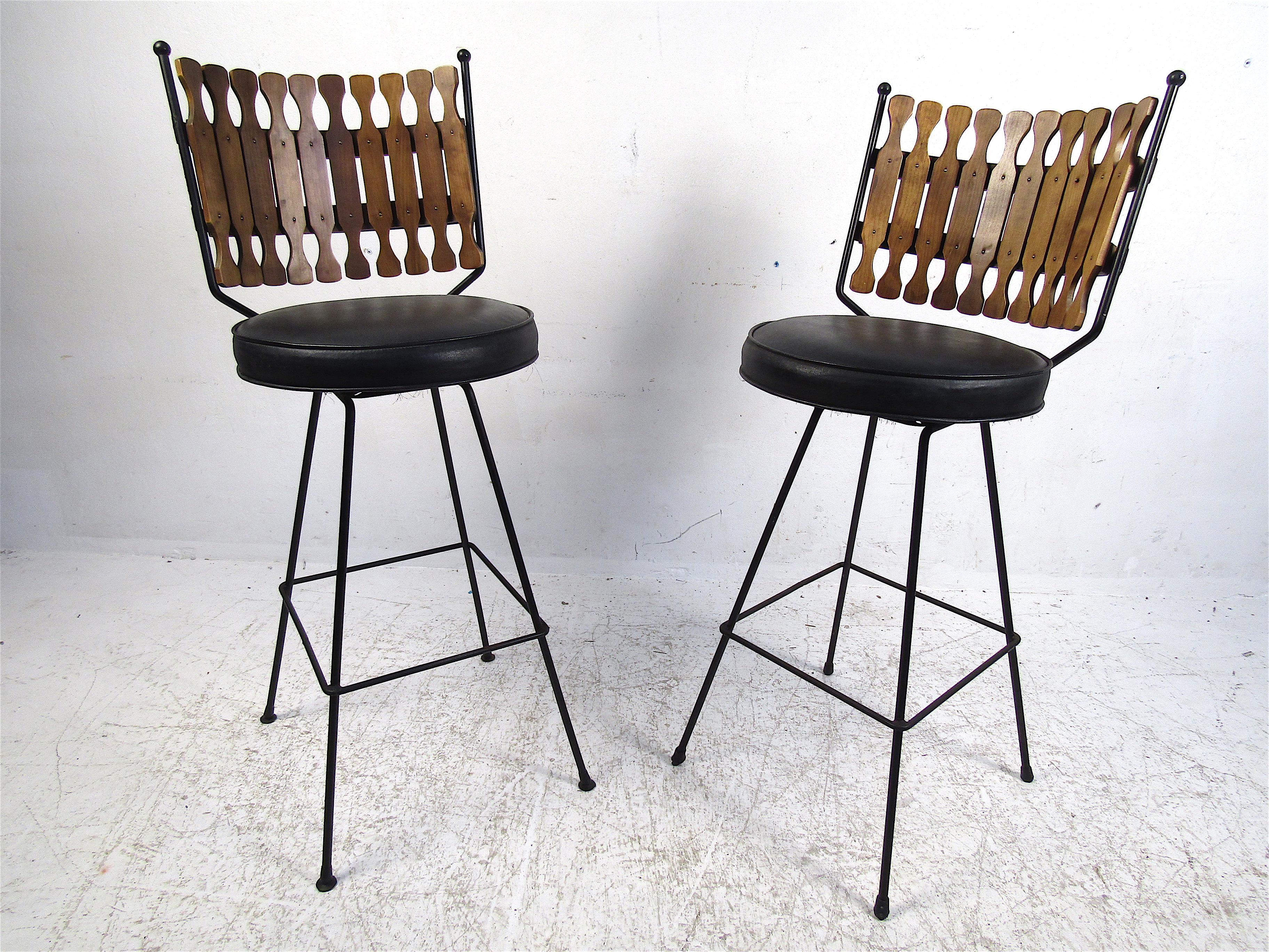 Imitation cuir Paire de tabourets vintage en vente