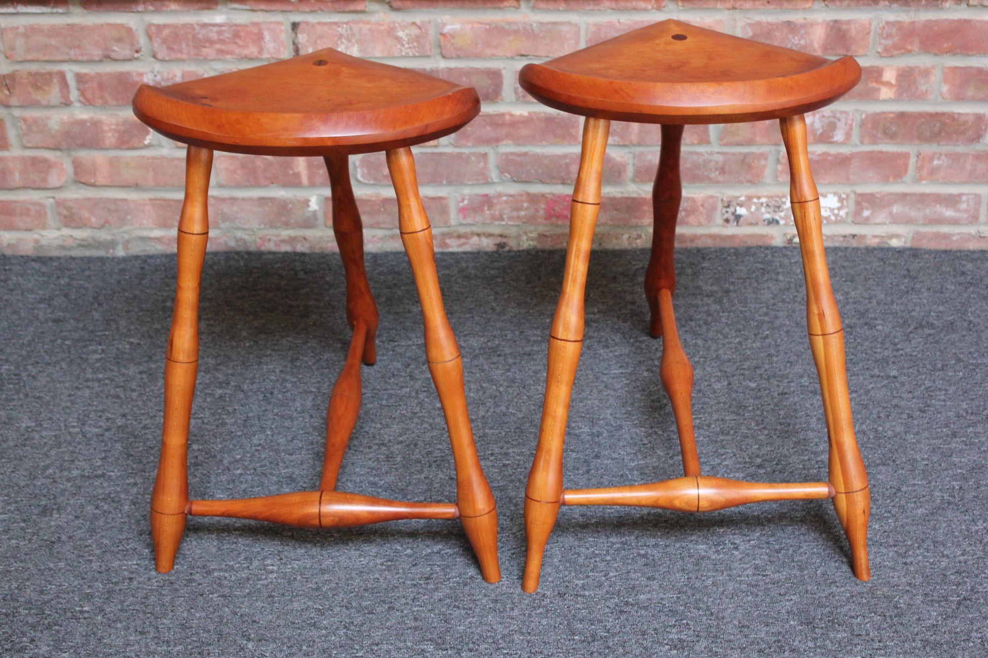 Pair of Vintage Studio Craft Windsor-Style Three Legged Low Stools in Cherrywood In Good Condition For Sale In Brooklyn, NY