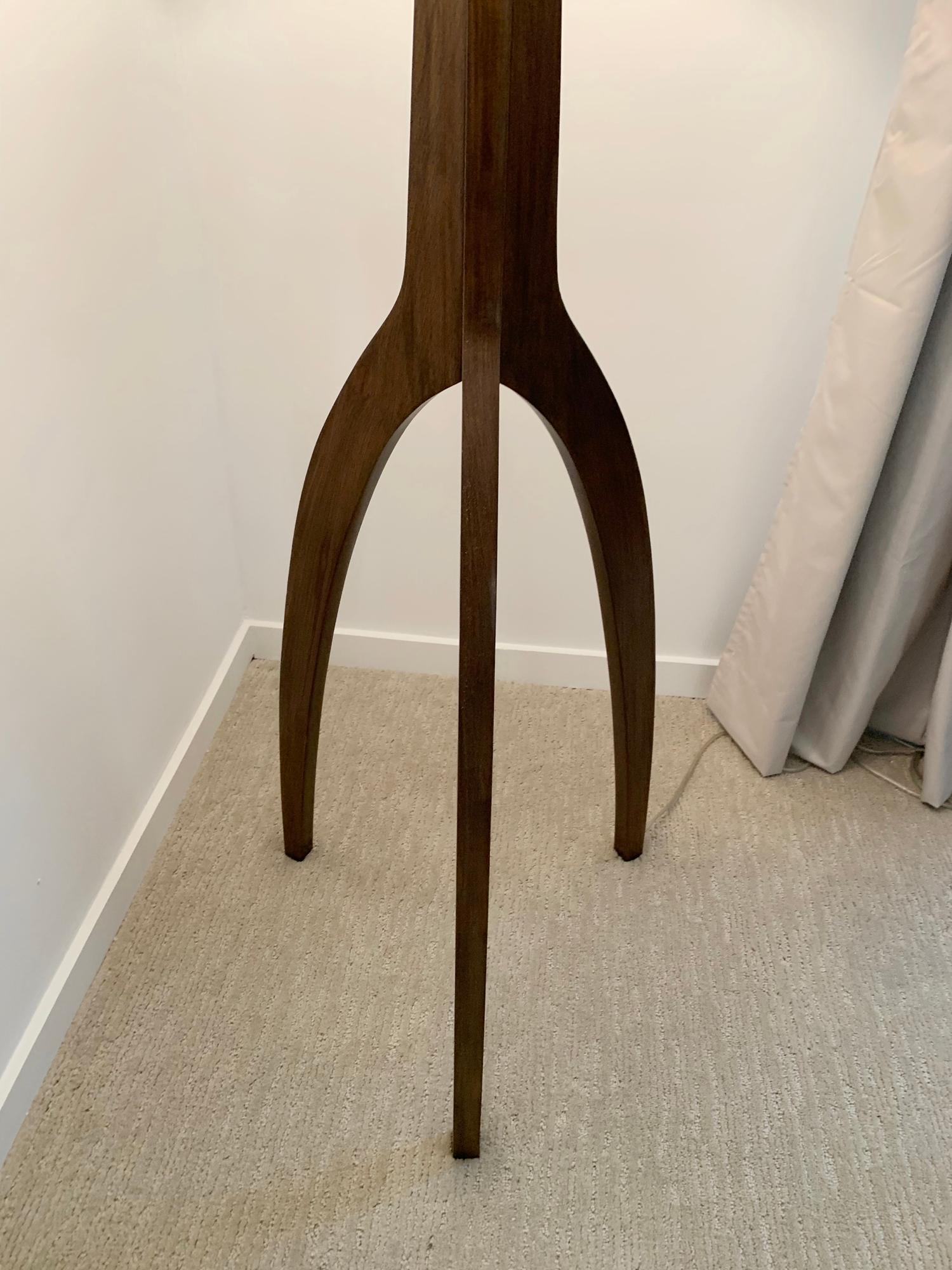 Pair of Vintage Style Tripod Floor Lamps In Good Condition In Los Angeles, CA