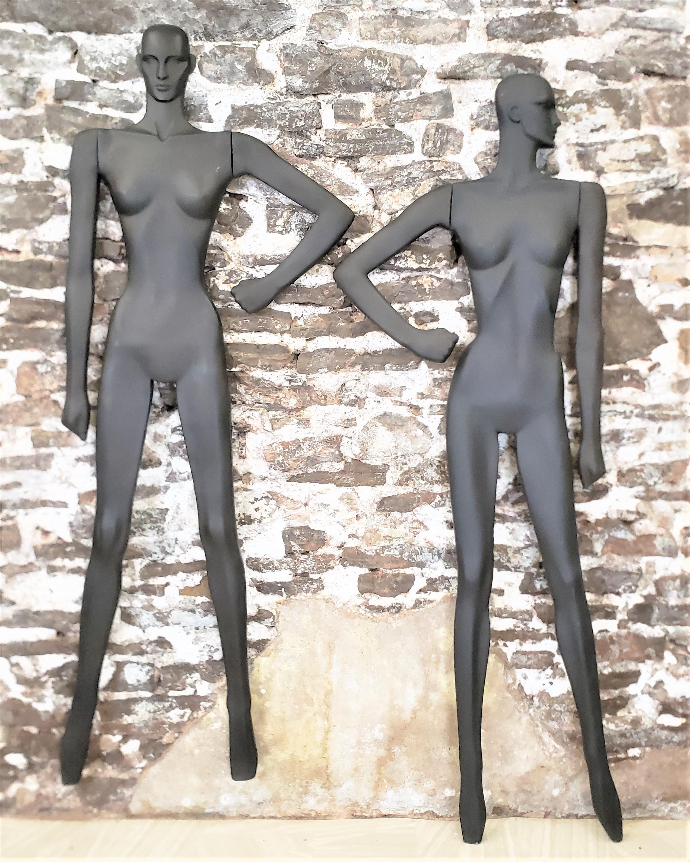 Pareja de esculturas de pared o maniquíes femeninos desnudos estilizados de época en venta 4