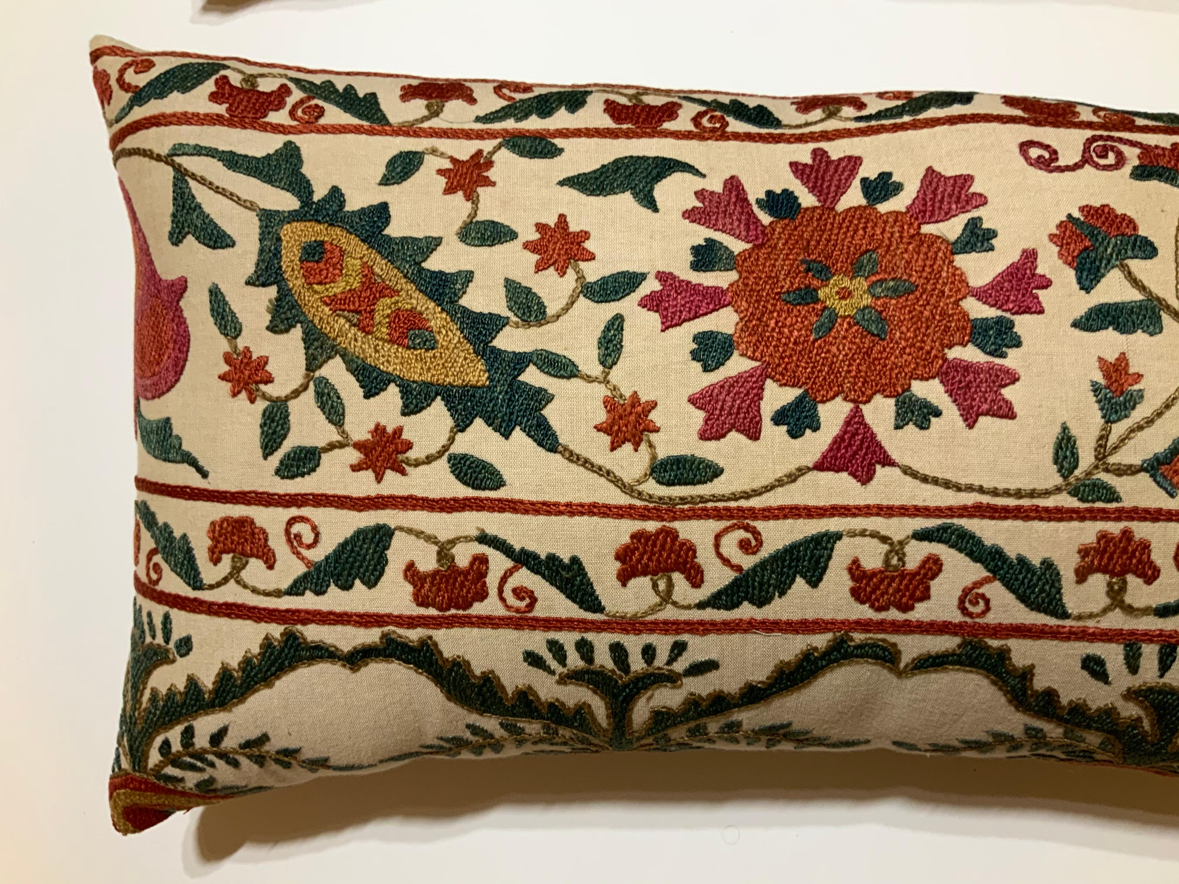 Pair of Vintage Suzani Pillows In Good Condition In Delray Beach, FL