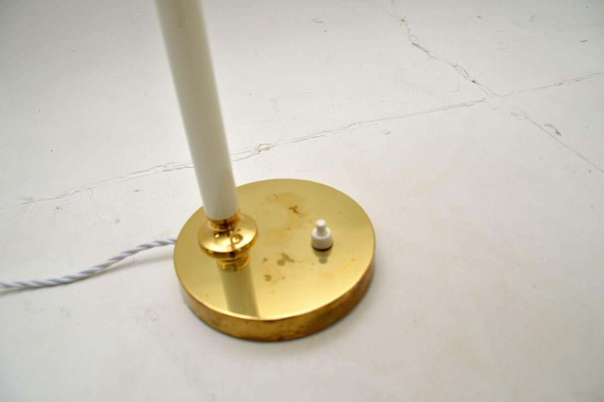 Coppia di lampade da tavolo svedesi d'epoca in ottone e talpa di Borens in vendita 1