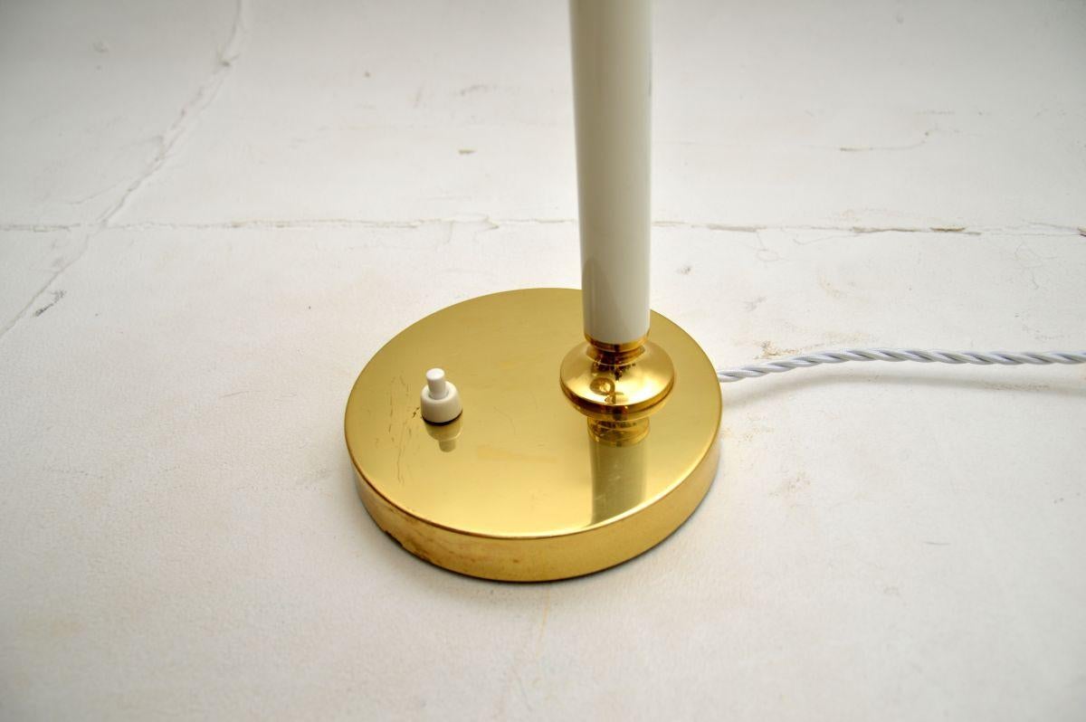 Coppia di lampade da tavolo svedesi d'epoca in ottone e talpa di Borens in vendita 2