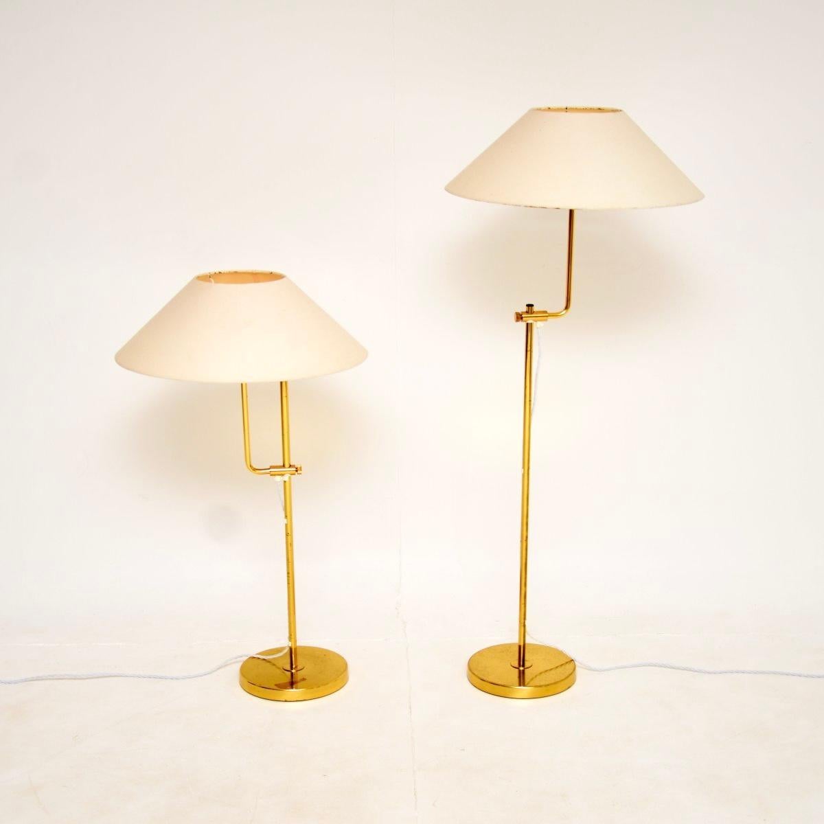 Mid-Century Modern Pair of Vintage Swedish Brass Rise and Fall Lamps by Bergboms en vente