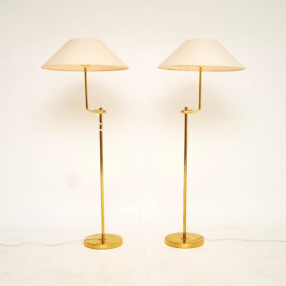 Suédois Pair of Vintage Swedish Brass Rise and Fall Lamps by Bergboms en vente