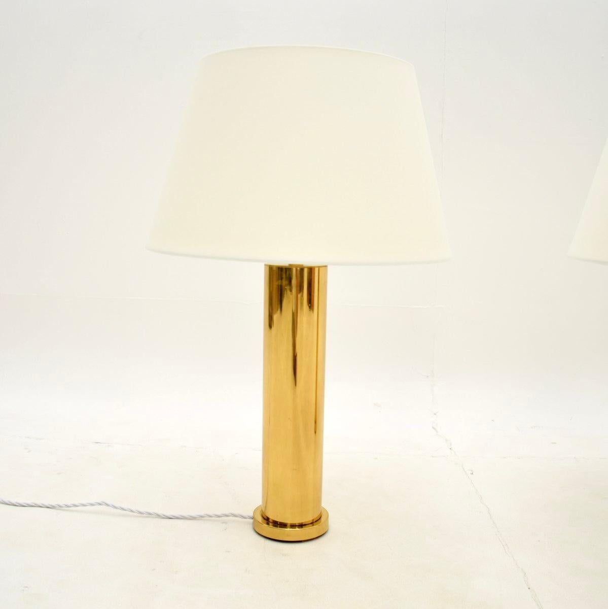 Mid-Century Modern Paire de lampes de bureau suédoises vintage en laiton par Borens en vente