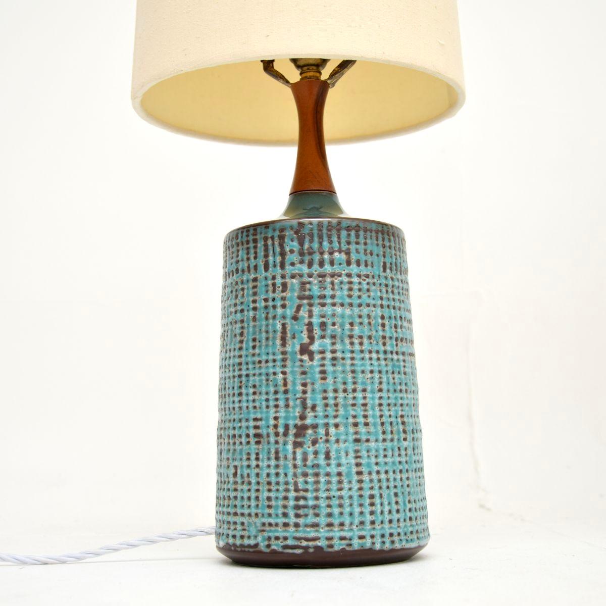 Mid-Century Modern Paire de lampes de table en céramique suédoise vintage en vente