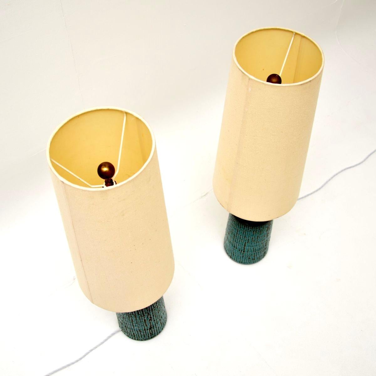 Paire de lampes de table en céramique suédoise vintage Bon état - En vente à London, GB