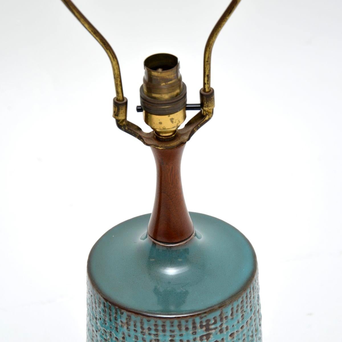 Milieu du XXe siècle Paire de lampes de table en céramique suédoise vintage en vente