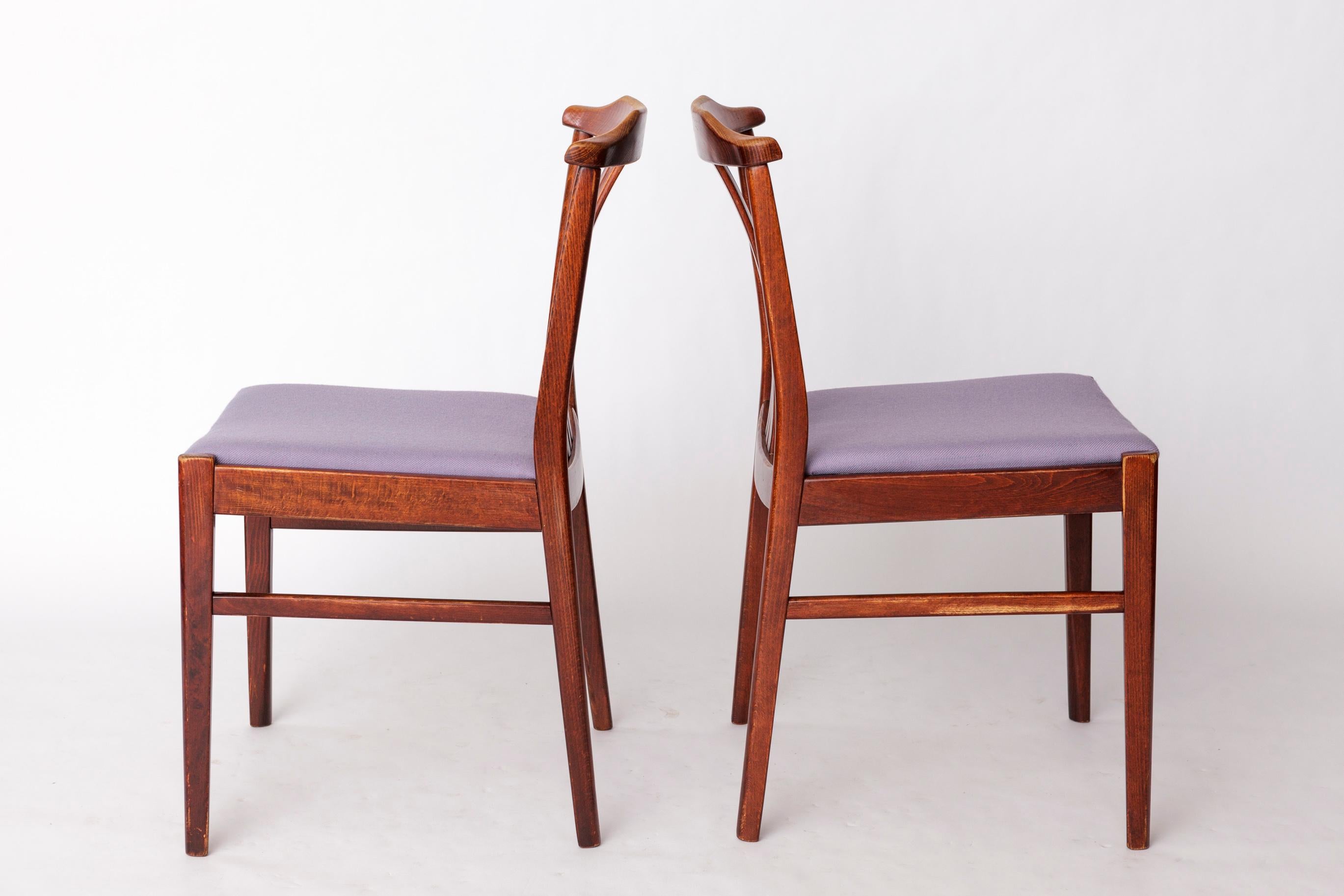 Lucidato Coppia di sedie svedesi d'epoca di LBG Group - anni '70, legno di faggio e imbottiture color porpora in vendita