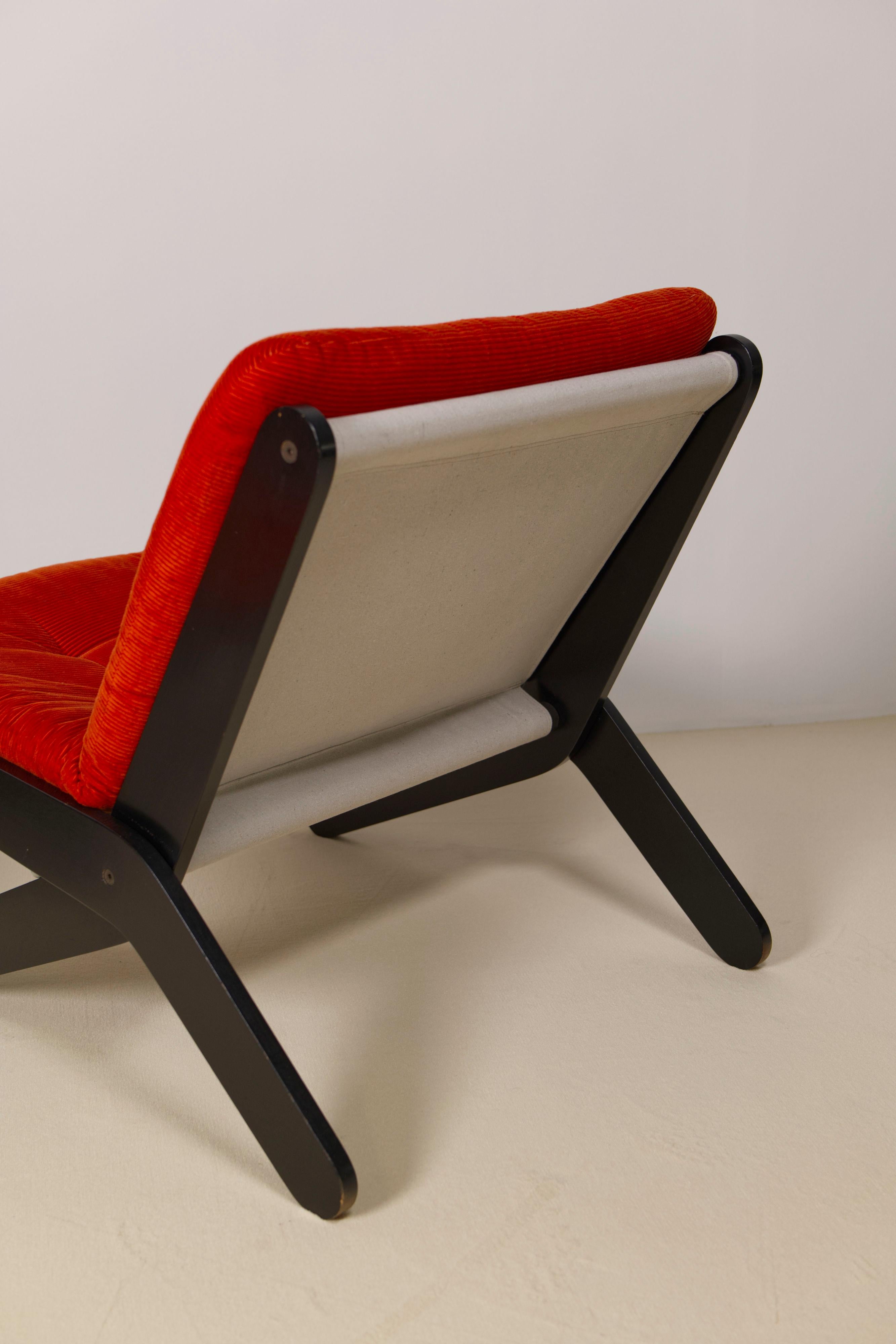 Paar schwedische Kord-Loungesessel, 1970er Jahre im Angebot 6