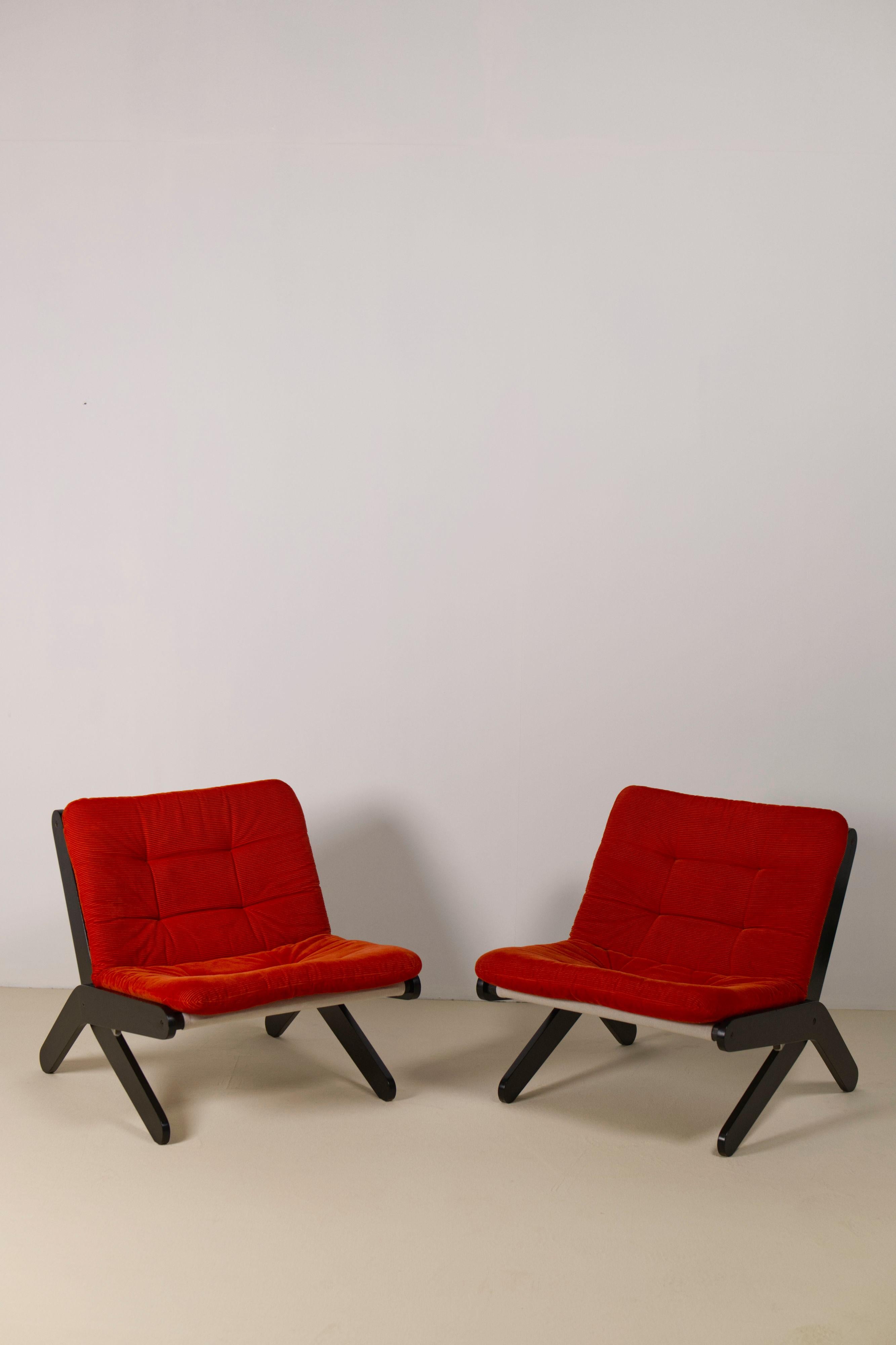 Paar schwedische Kord-Loungesessel, 1970er Jahre im Angebot 10