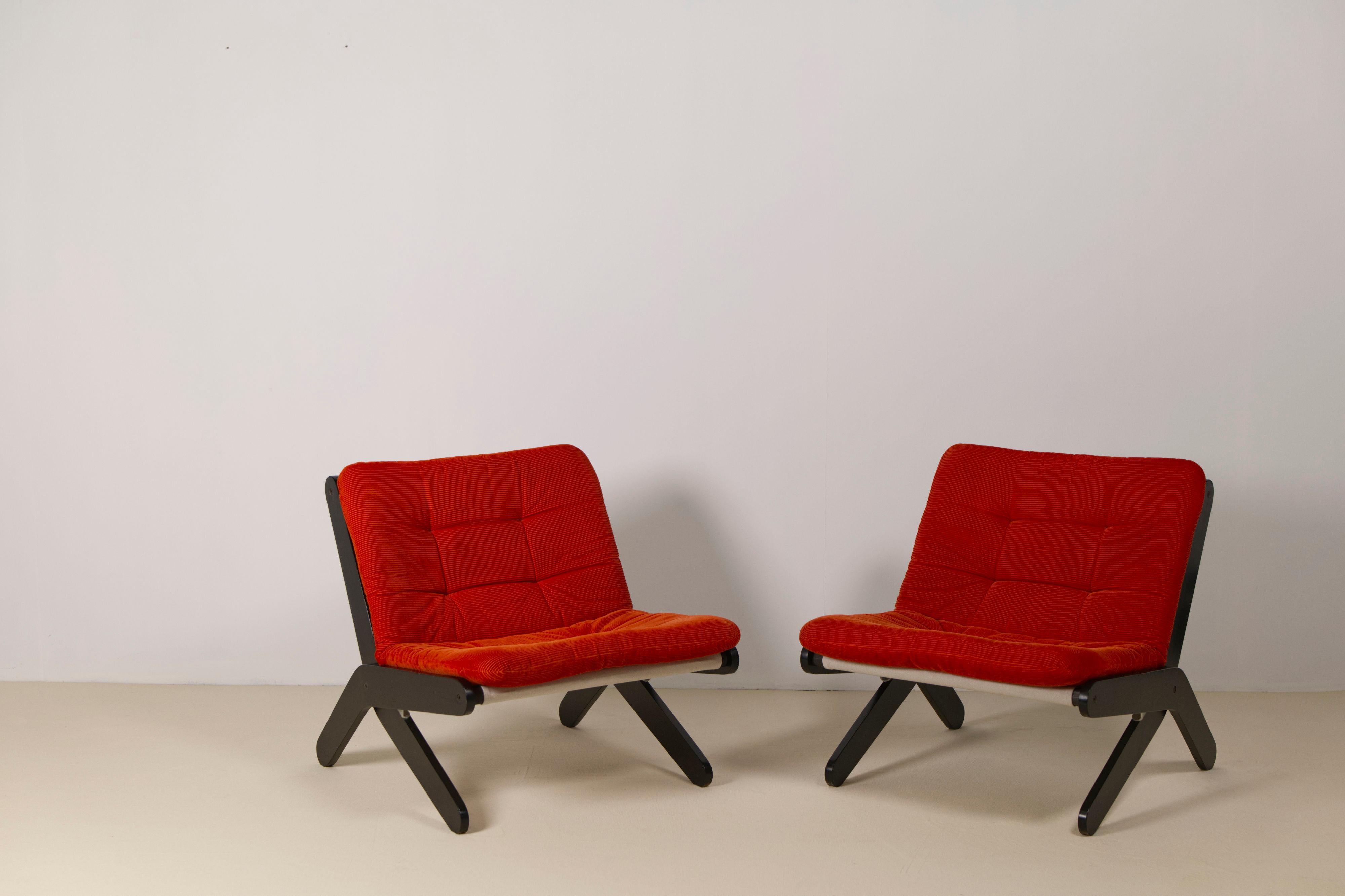 Paar schwedische Kord-Loungesessel, 1970er Jahre (Skandinavische Moderne) im Angebot