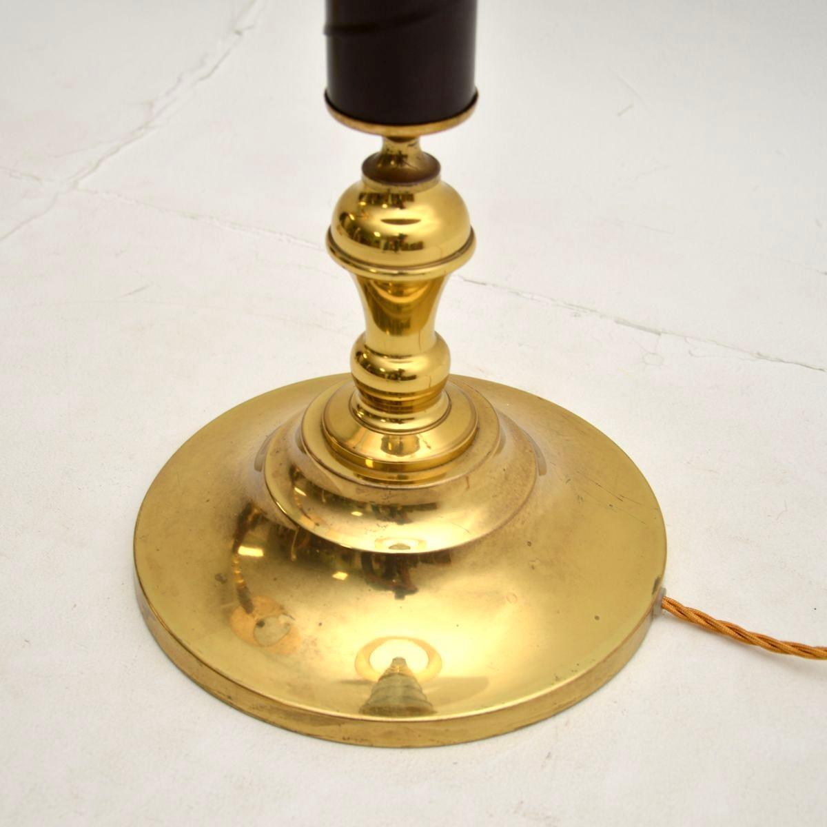 Coppia di lampade da terra svedesi d'epoca in ottone rilegato in pelle in vendita 5