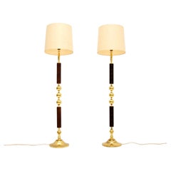 Coppia di lampade da terra svedesi d'epoca in ottone rilegato in pelle