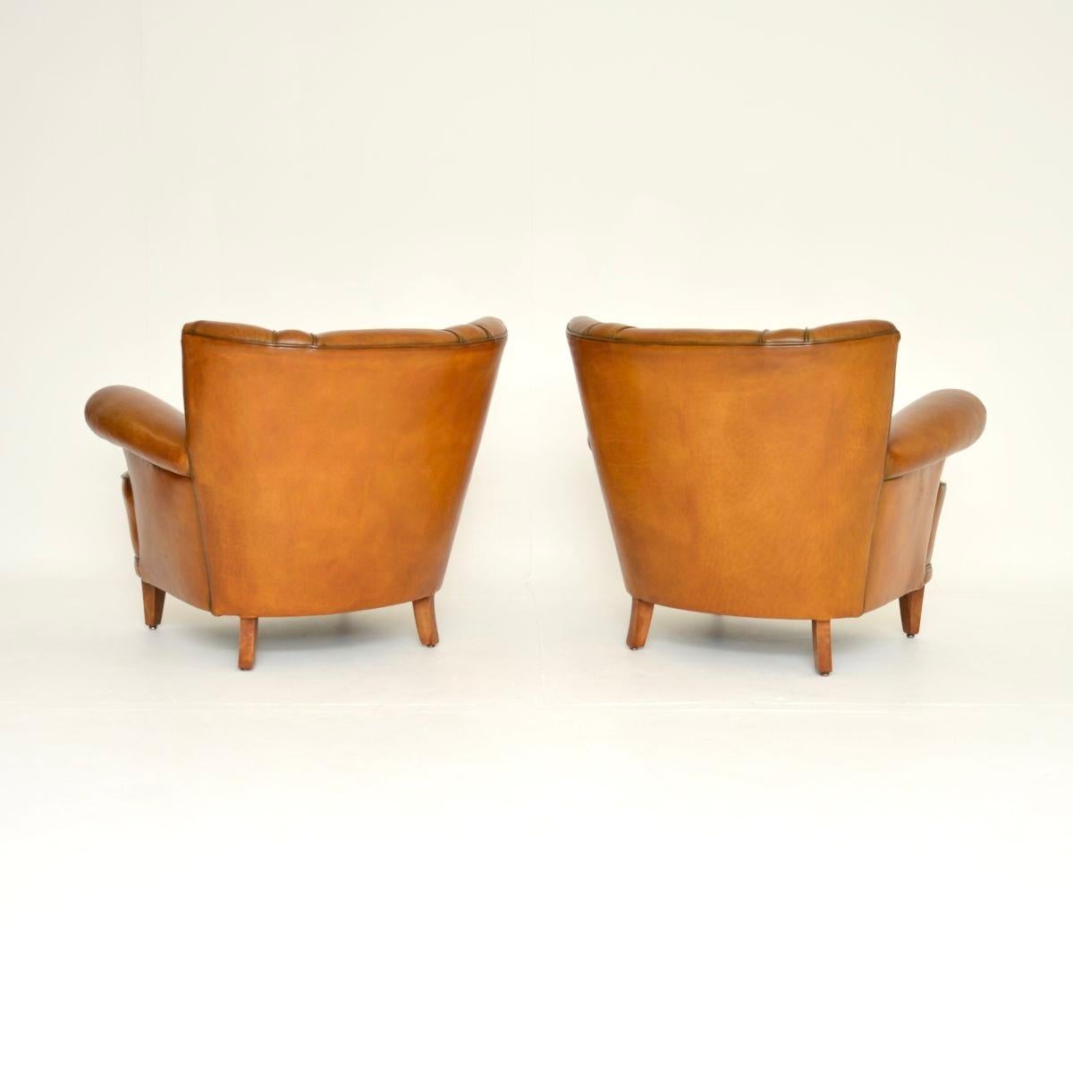 Paire de fauteuils club en cuir suédois vintage Bon état - En vente à London, GB
