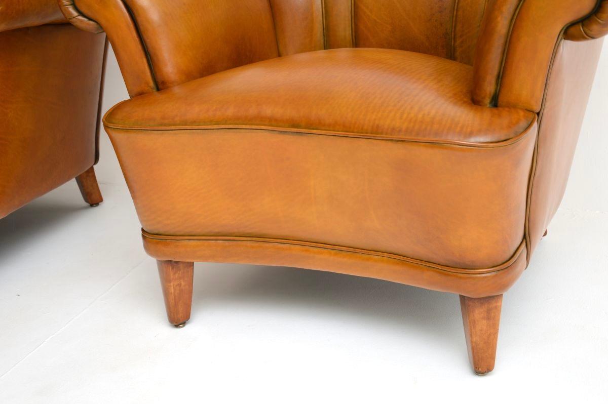 Paire de fauteuils club en cuir suédois vintage en vente 1