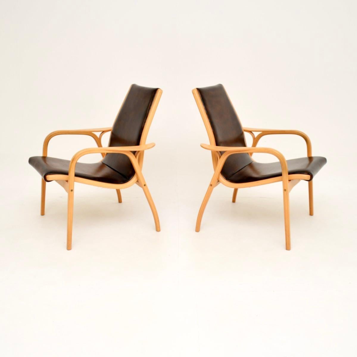 Mid-Century Modern Paire de fauteuils Lamino suédois vintage en cuir par Yngve Ekstrom en vente