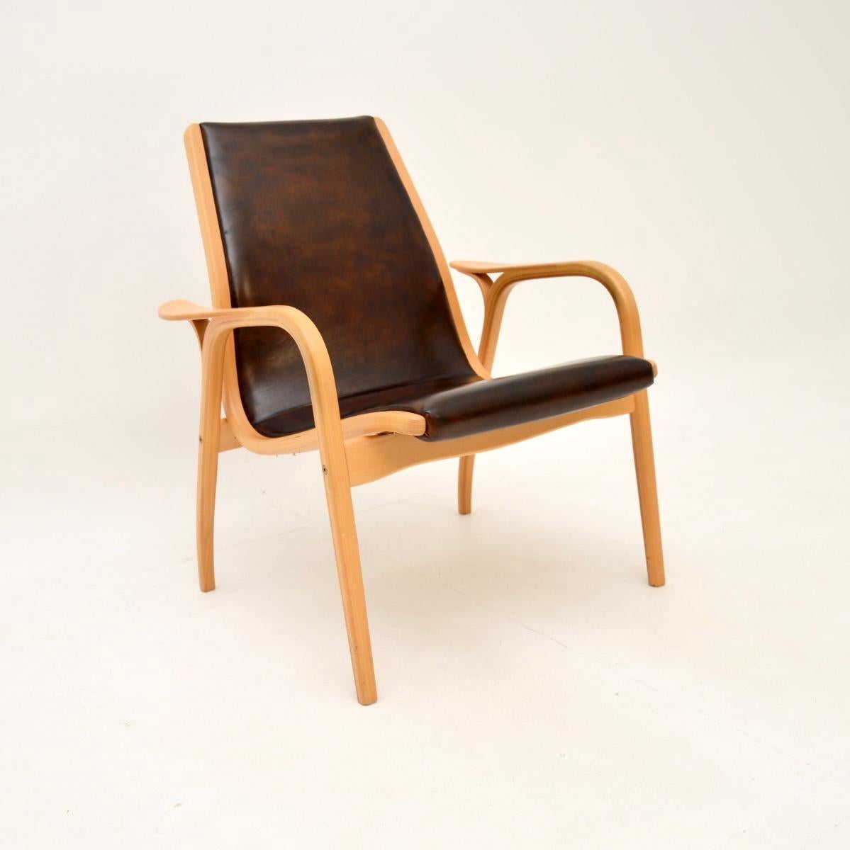 Laminé Paire de fauteuils Lamino suédois vintage en cuir par Yngve Ekstrom en vente