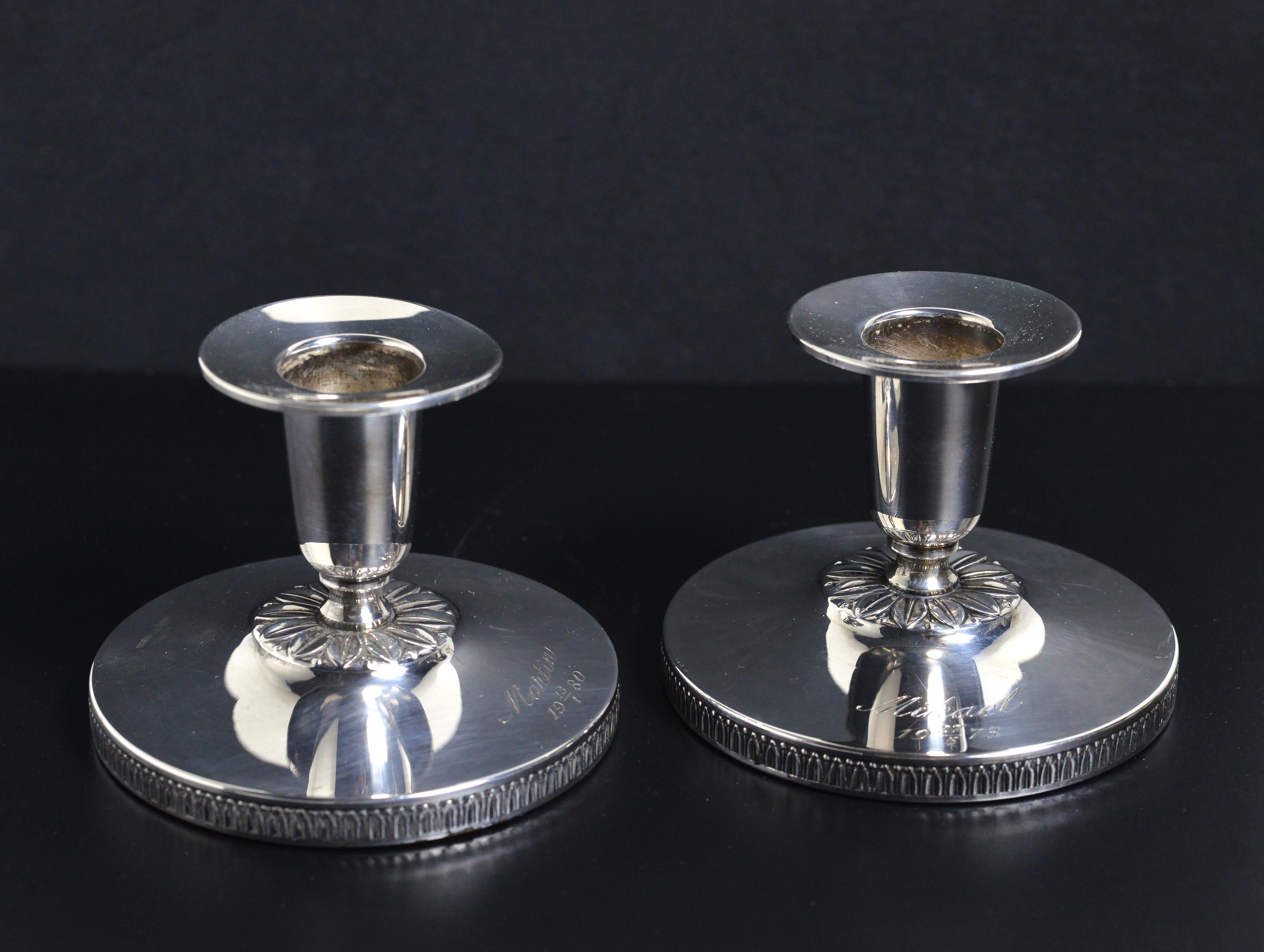 Schwedische Vintage-Kerzenständer aus Silber im neoklassischen Empire-Stil, Paar (Metallarbeit) im Angebot