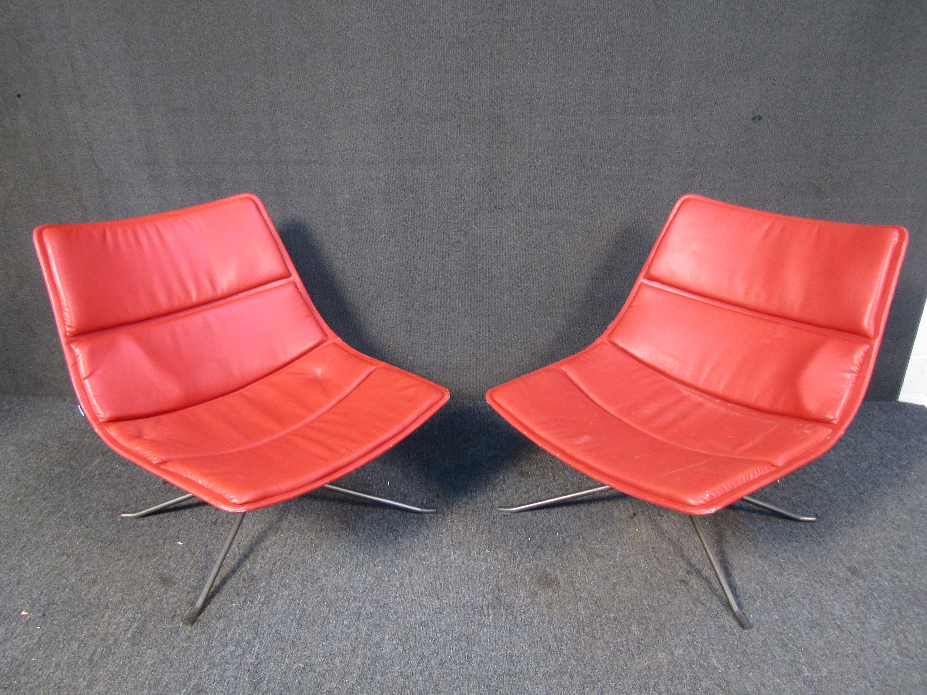 Paire de chaises longues vintage en cuir 