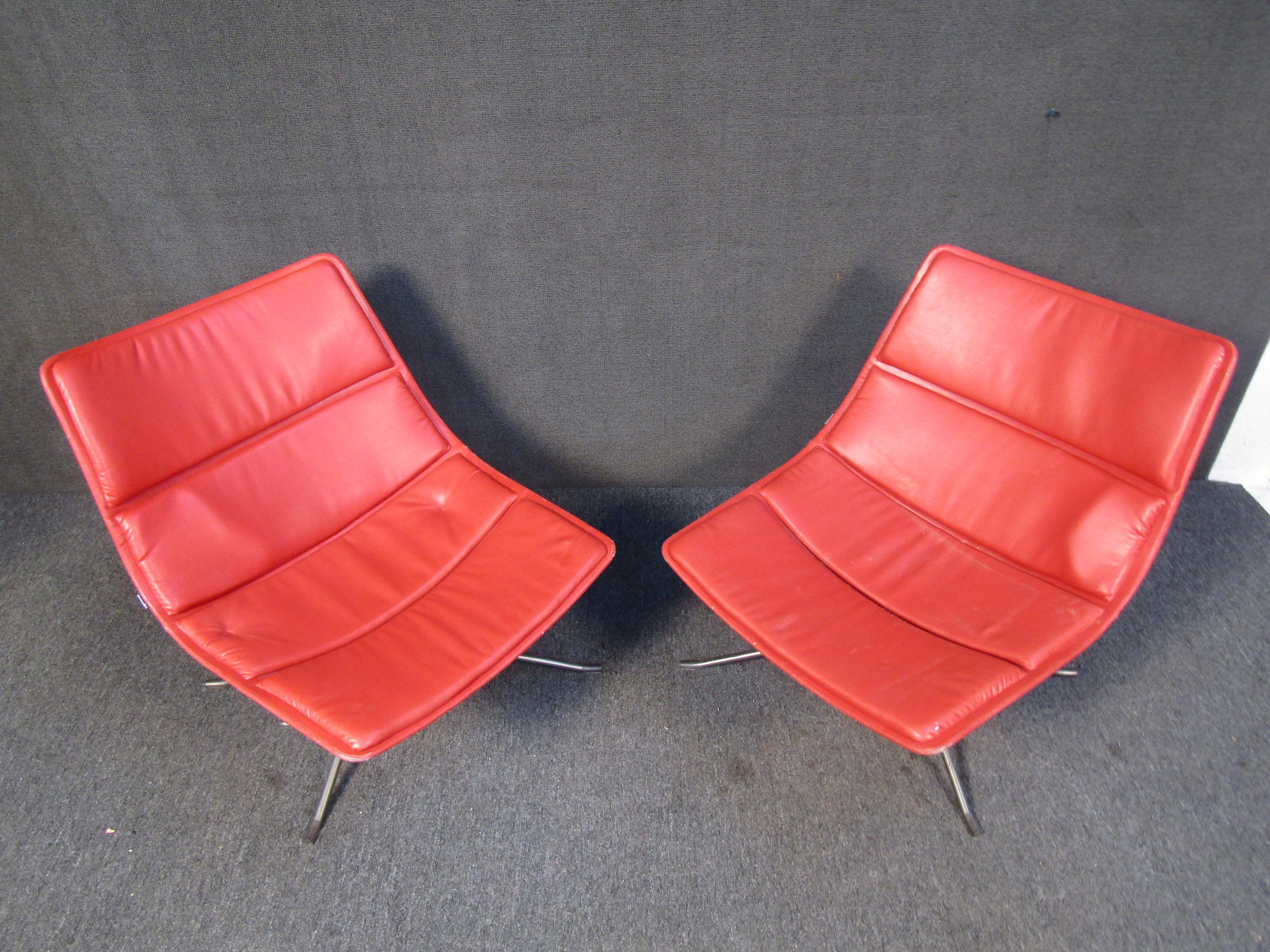 Mid-Century Modern Pair of Vintage Swivel Chairs by Zanotta For Sale
