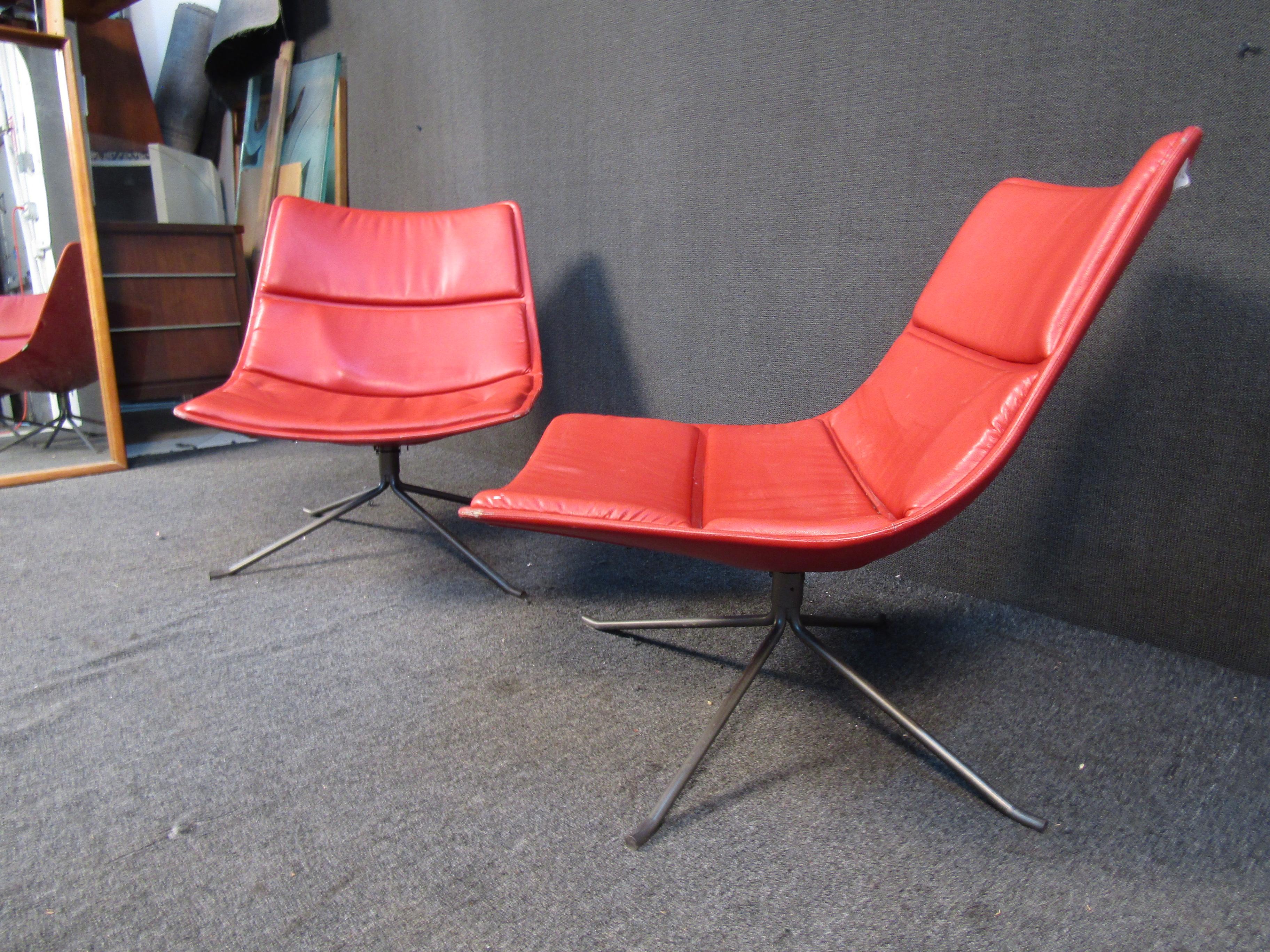 20ième siècle Paire de chaises pivotantes vintage par Zanotta en vente