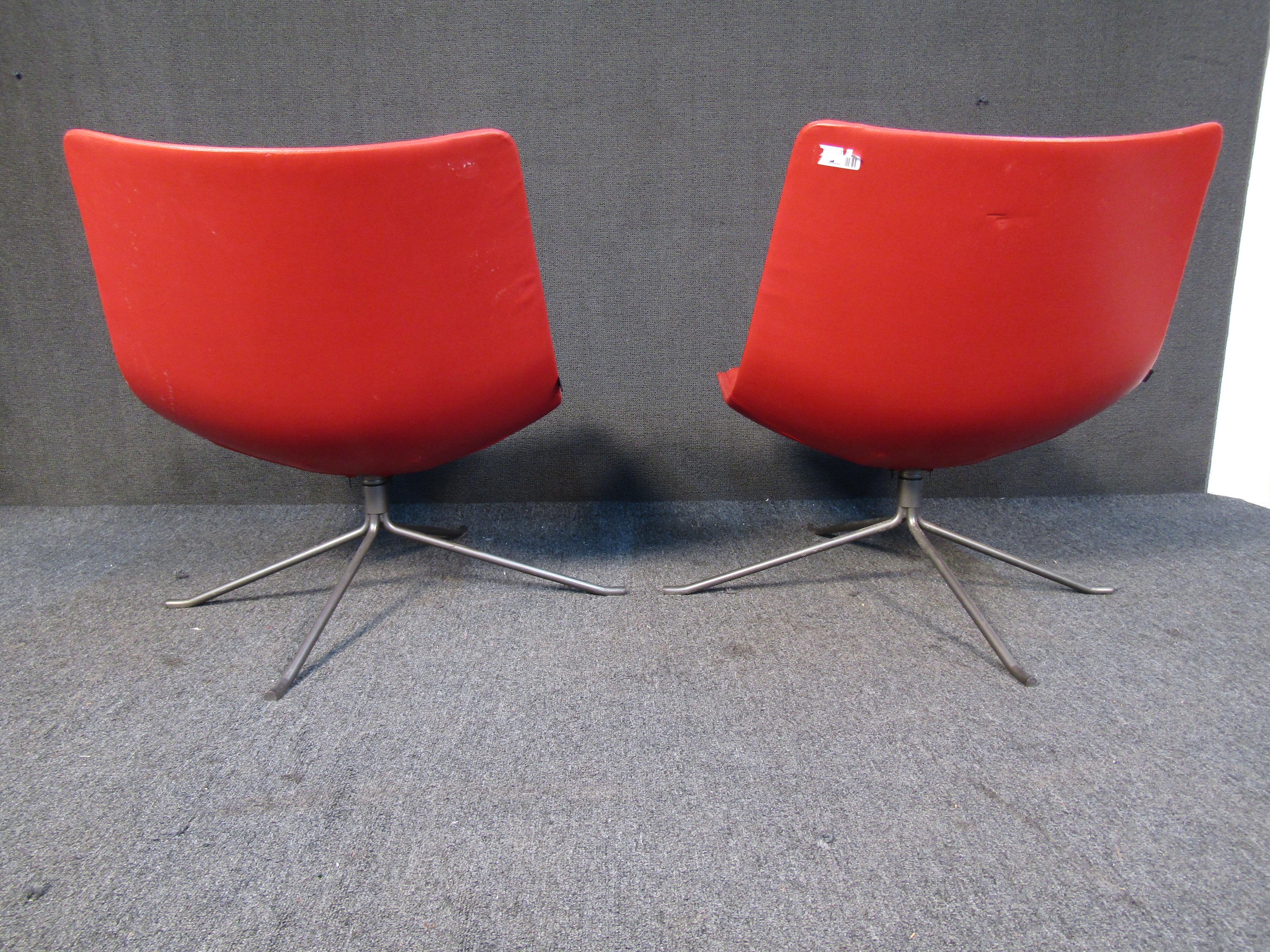 Pair of Vintage Swivel Chairs by Zanotta For Sale 2