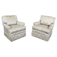 Paire de vieux fauteuils club pivotants