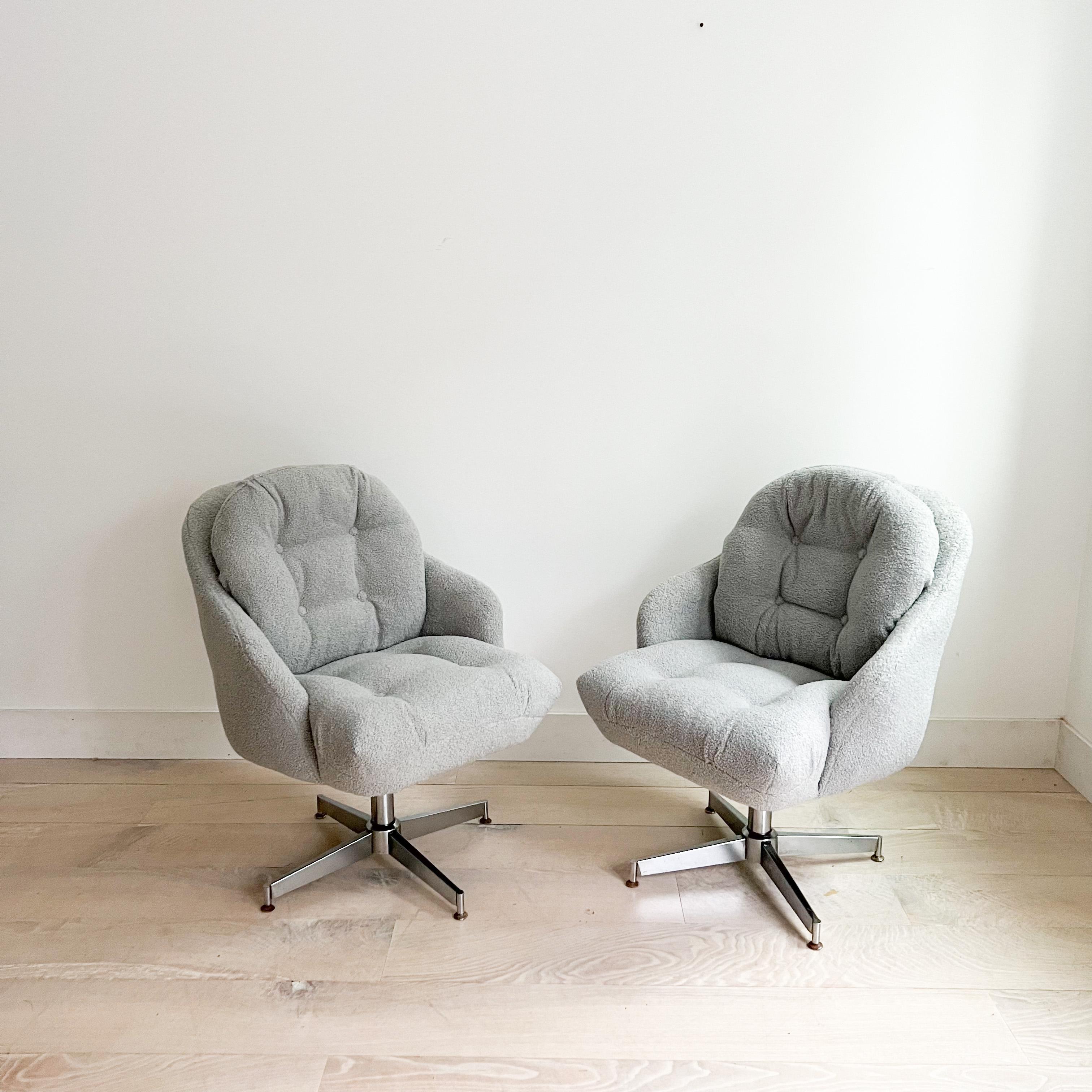 Pair of Vintage Swivel Lounge Chairs in Light Grey Shearling For Sale 7