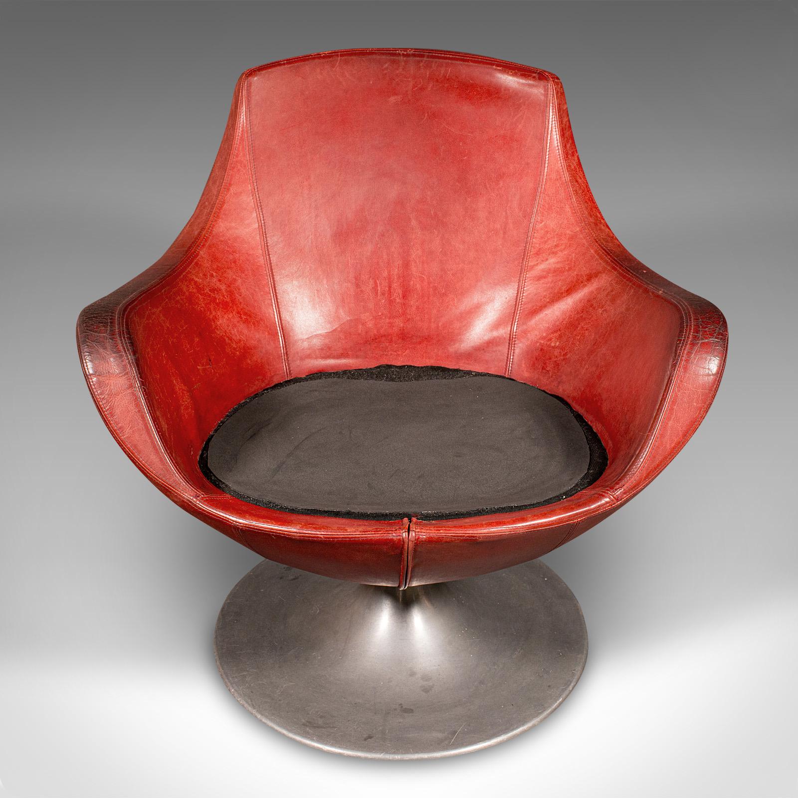 Pair Of Vintage Swivel Tub Chairs, Italian, Leather, Lounge Seat, Circa 1970 For Sale 5