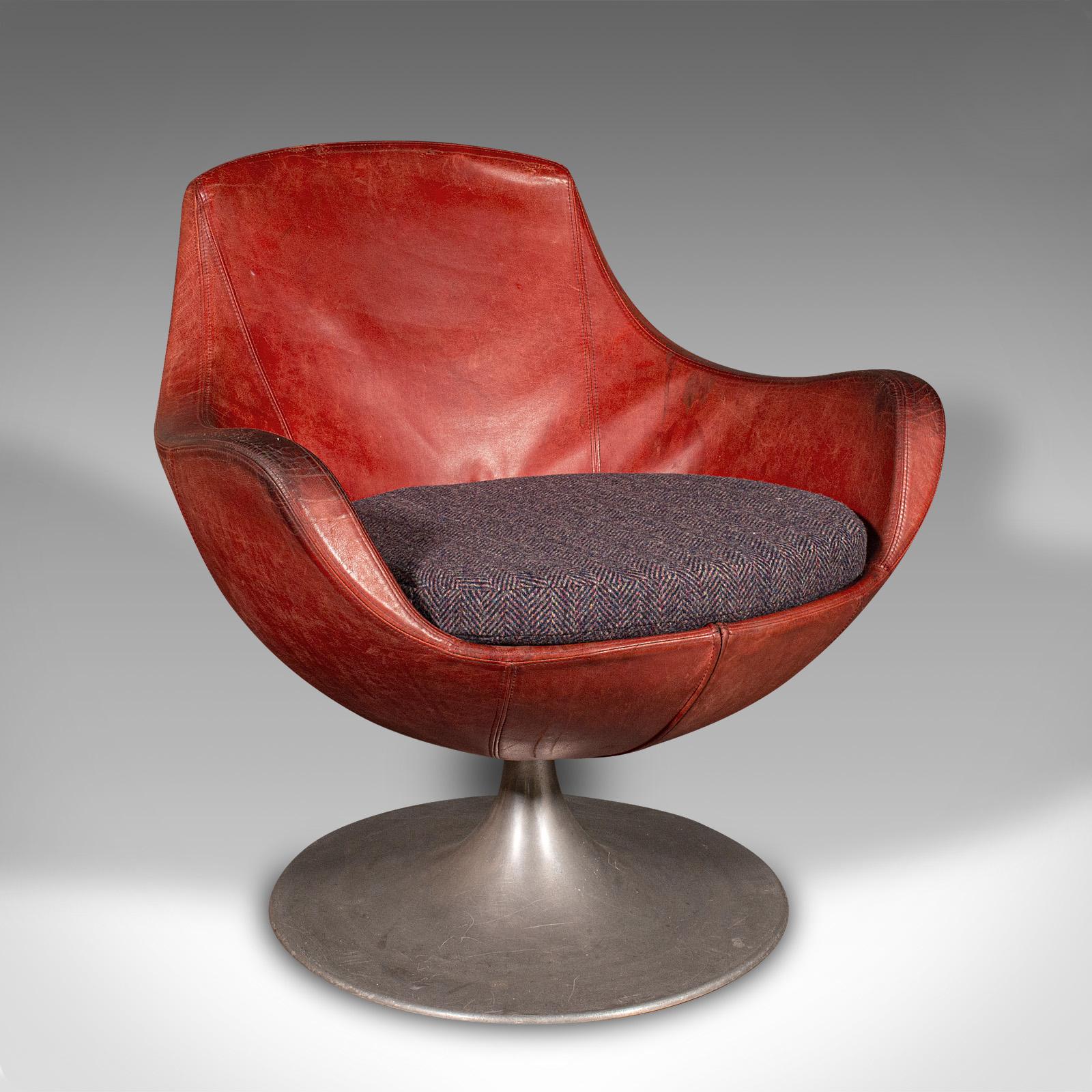Mid-Century Modern Paire de fauteuils pivotants vintage, italiens, cuir, siège de salon, vers 1970 en vente