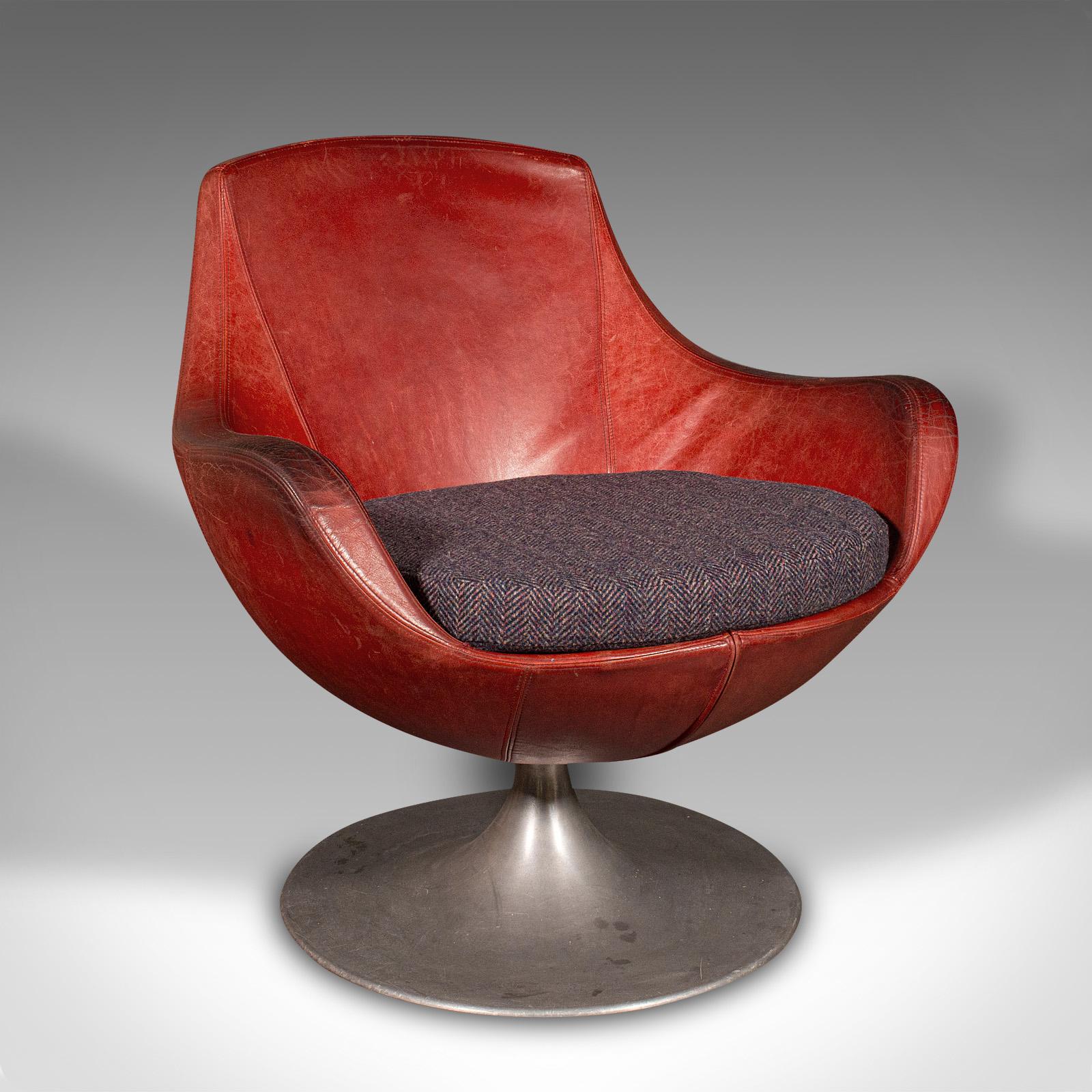 20ième siècle Paire de fauteuils pivotants vintage, italiens, cuir, siège de salon, vers 1970 en vente