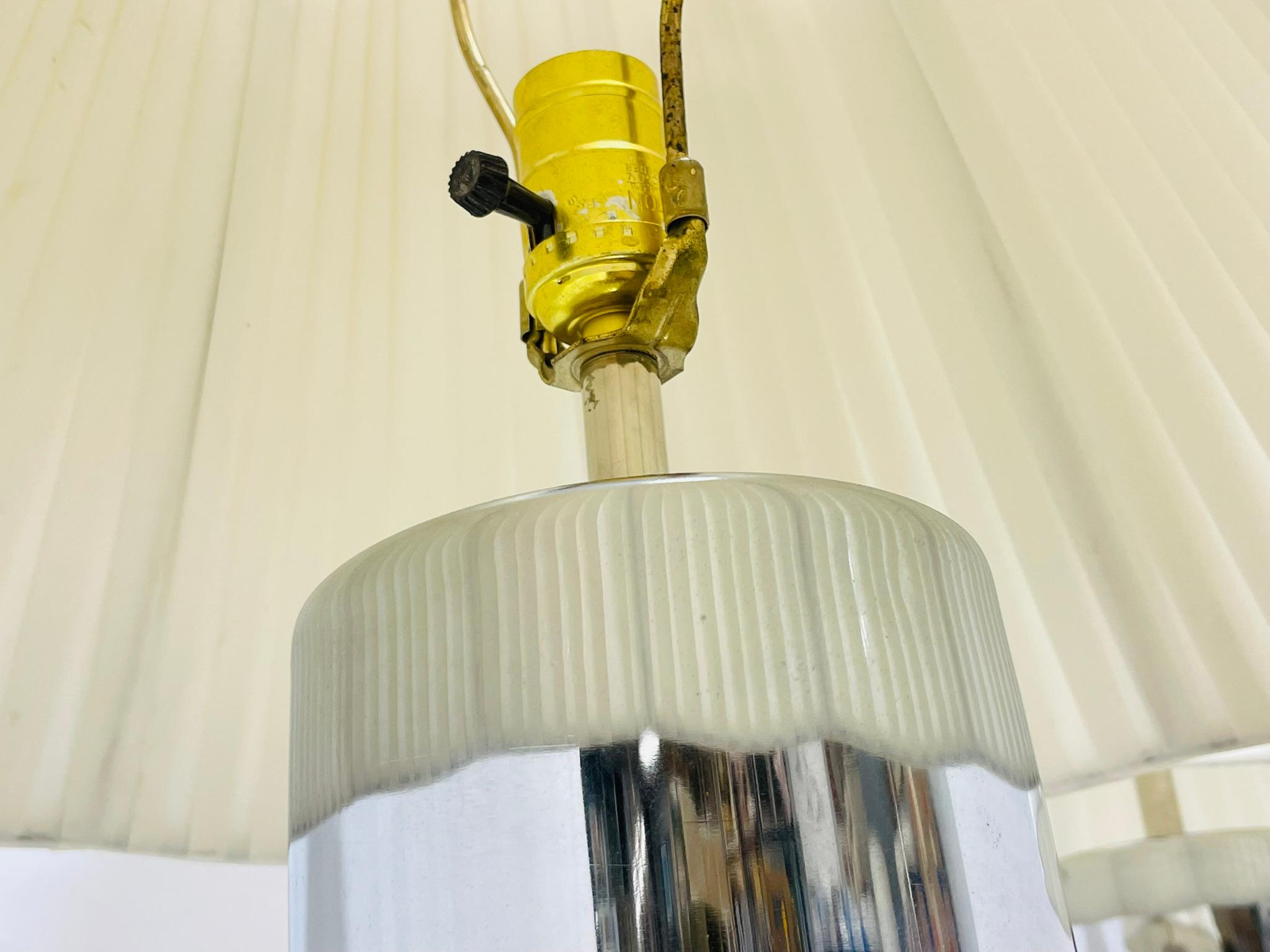 Pair of Vintage Table Lamps in Polished Chrome in the Style of Laurel Lighting For Sale 5