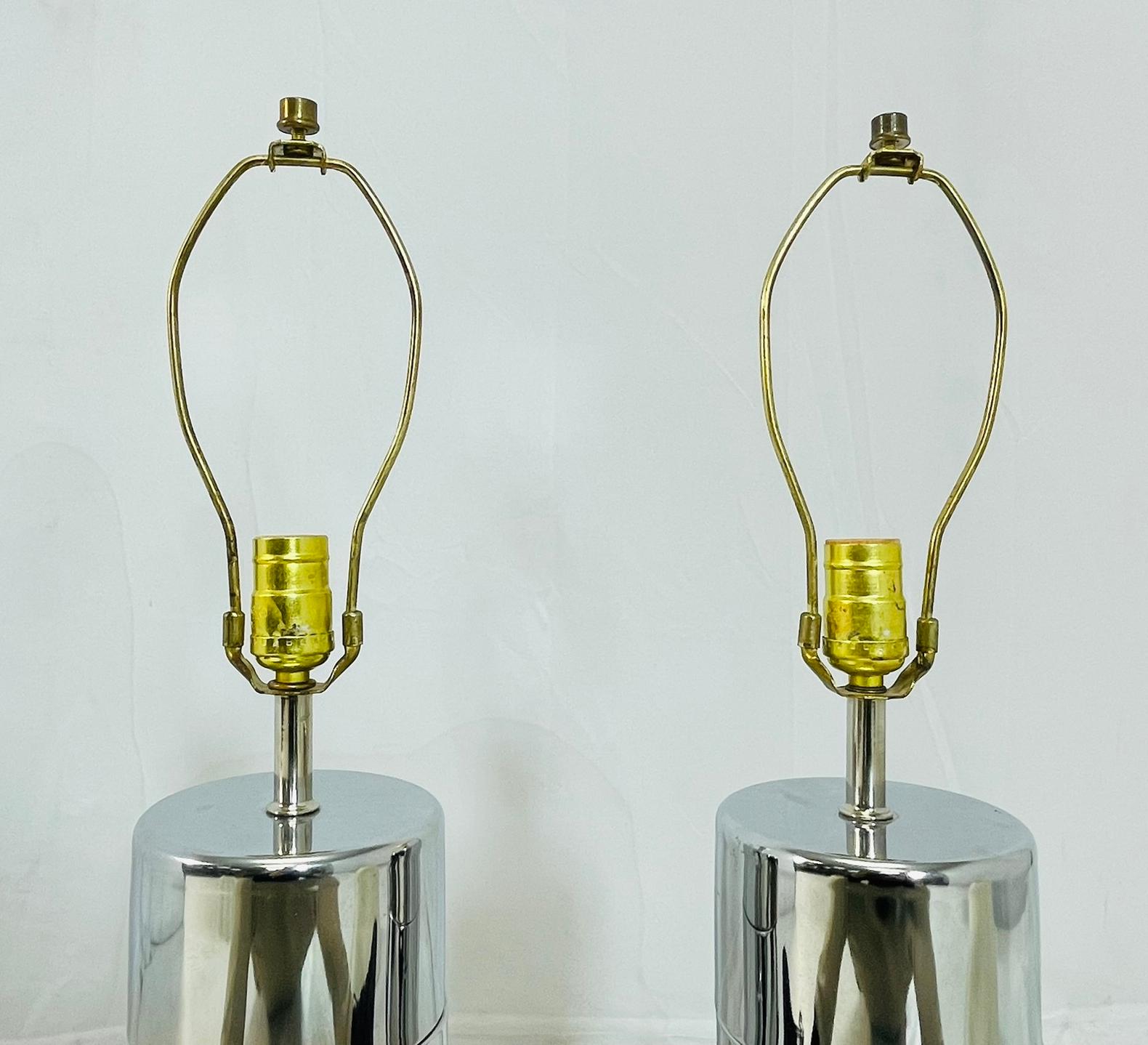 Pair of Vintage Table Lamps in Polished Chrome in the Style of Laurel Lighting For Sale 6