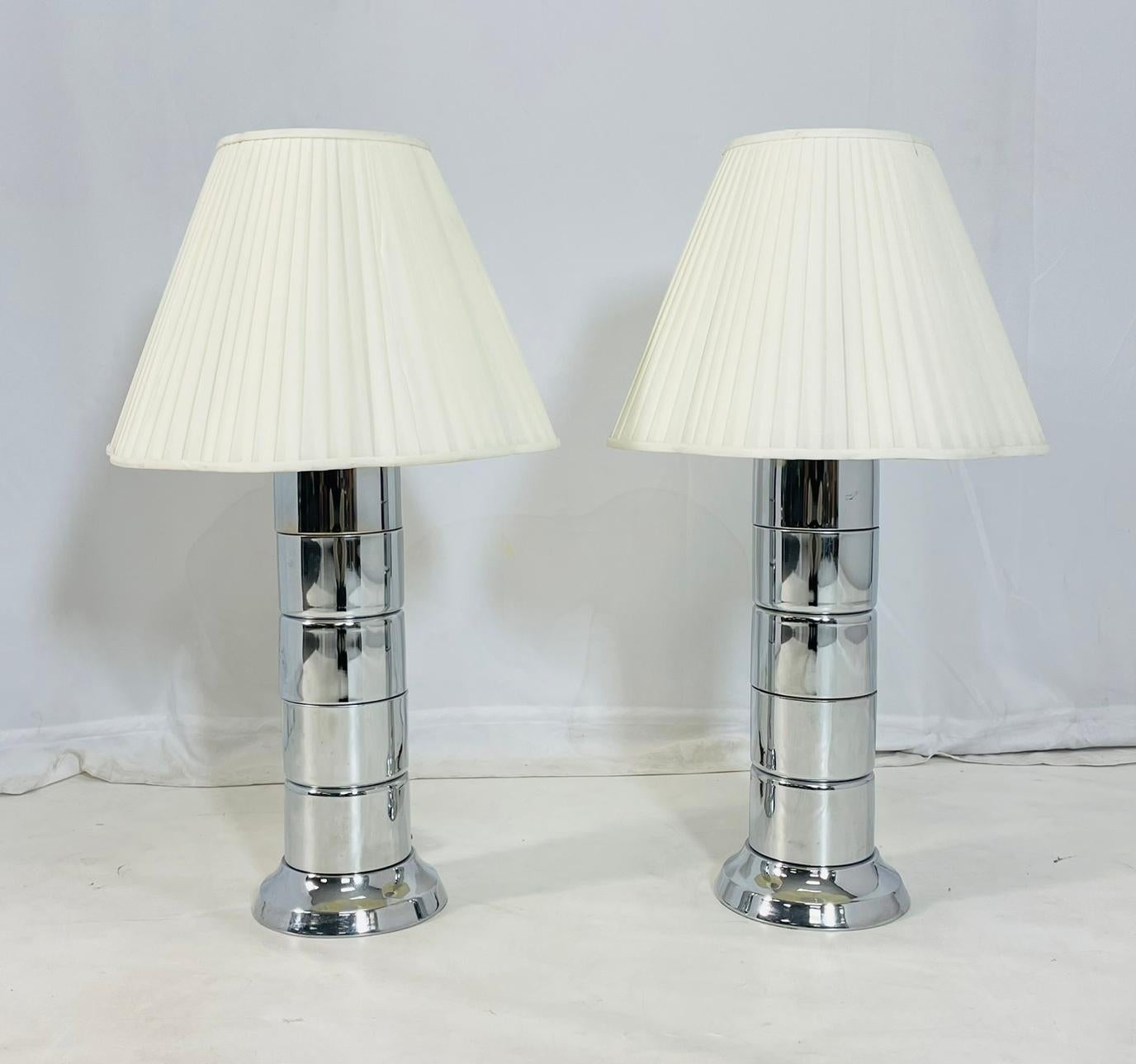Mid-Century Modern Pair of Vintage Table Lamps in Polished Chrome in the Style of Laurel Lighting For Sale