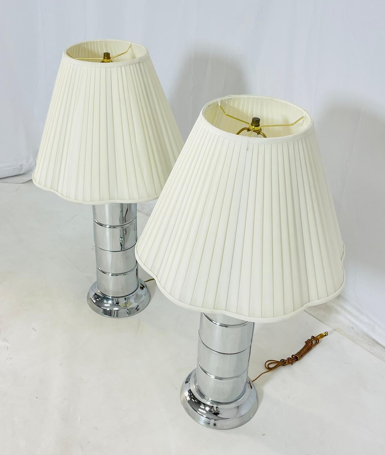 Pair of Vintage Table Lamps in Polished Chrome in the Style of Laurel Lighting In Good Condition For Sale In Los Angeles, CA