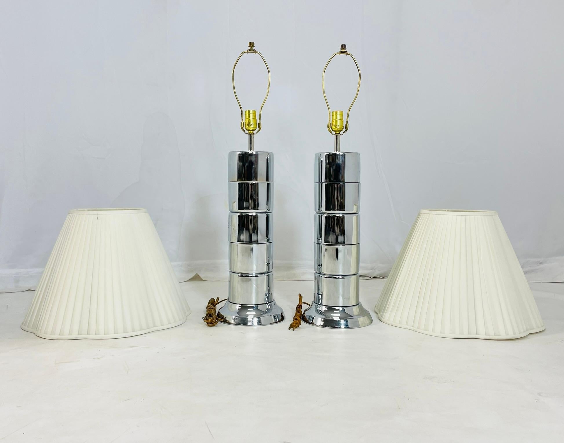 Mid-20th Century Pair of Vintage Table Lamps in Polished Chrome in the Style of Laurel Lighting For Sale