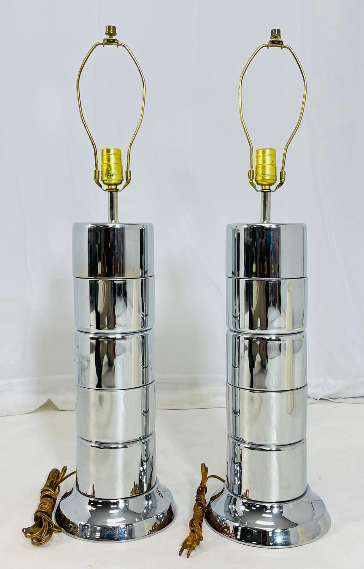 Pair of Vintage Table Lamps in Polished Chrome in the Style of Laurel Lighting For Sale 2