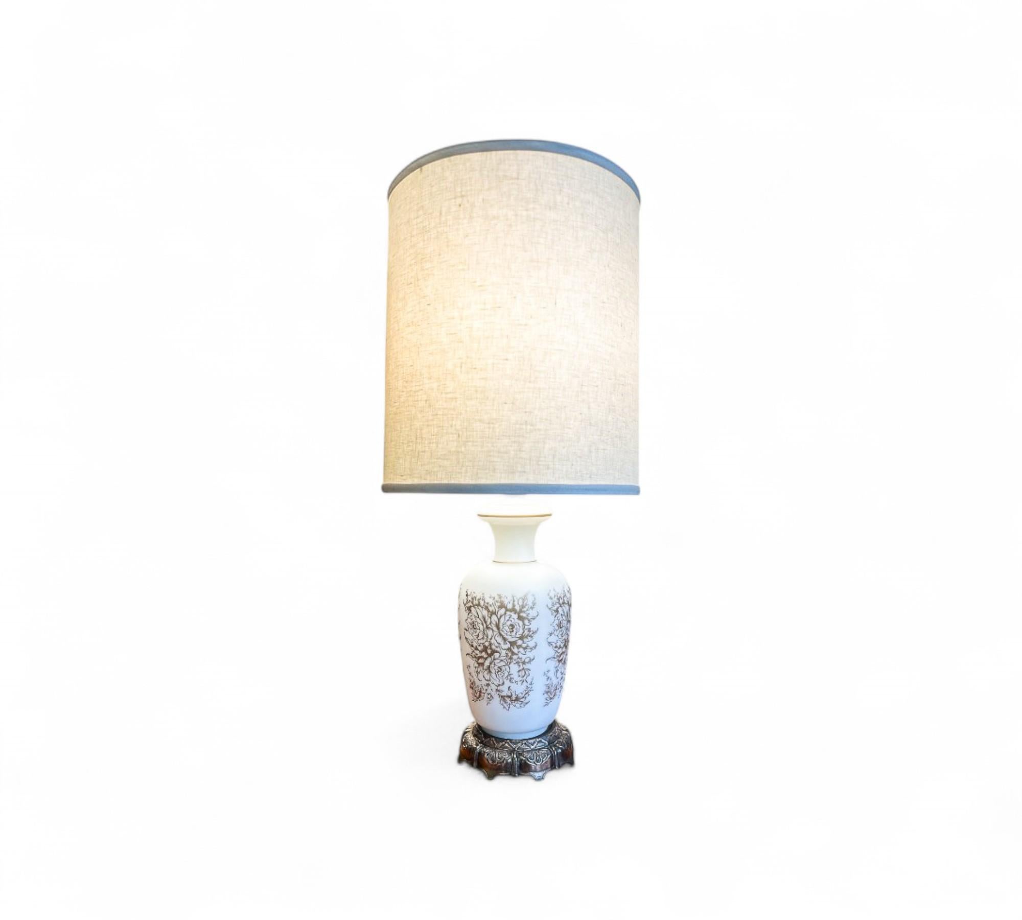 Pair of Vintage Table Lamps with Rose Motif, Unknown, 1960s – Lot 822 For Sale 1