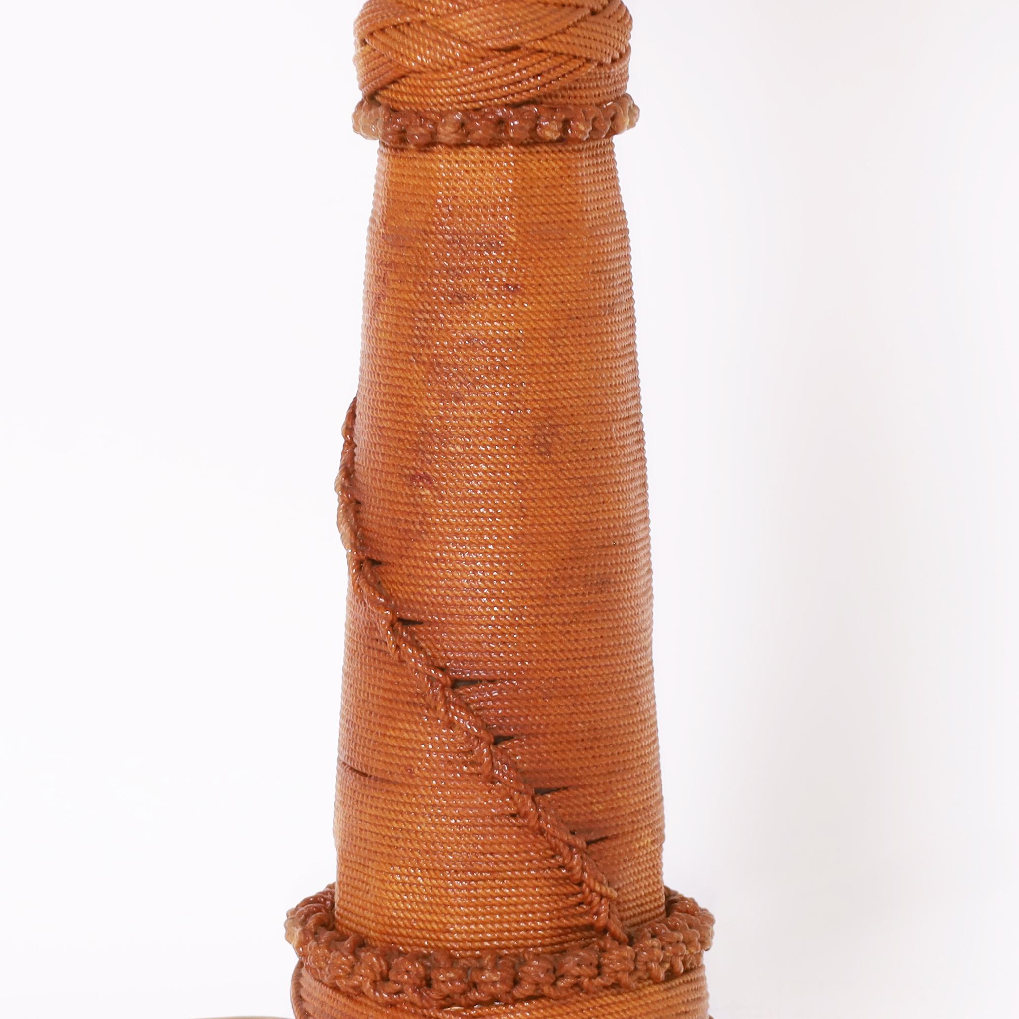 Paar Vintage-Tischlampen, umwickelt in Seil (Handgefertigt) im Angebot