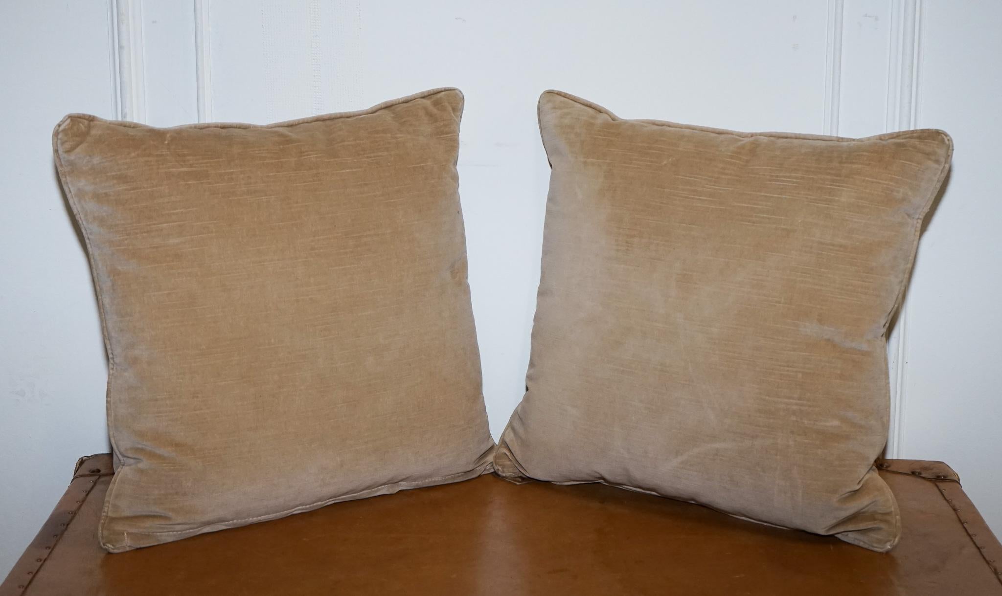 Pärchen VINTAGE TAUPE VELVET FEATHER FILLED THROW PiLLOWS PLUSH CUSHIONS im Angebot 3